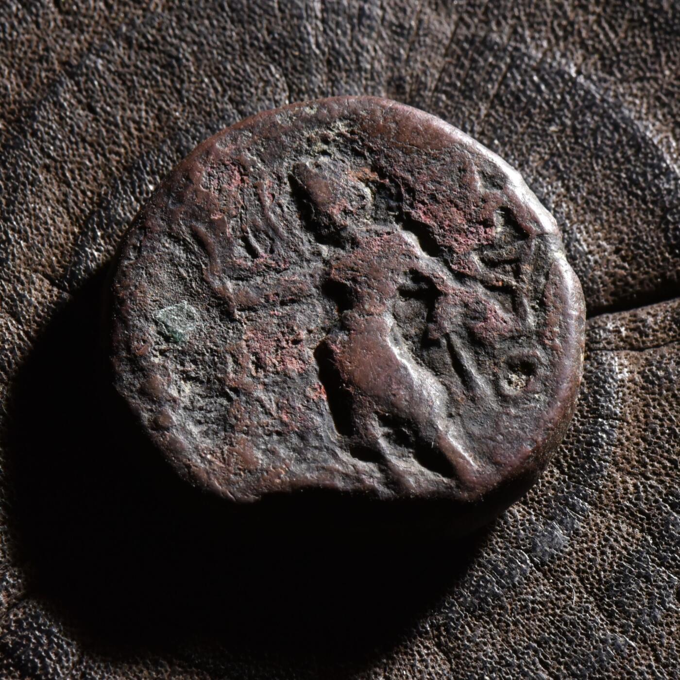 【良泉】【元旦直播场】1月1日晚19.30点开拍！208组西方古代钱币、日本朝鲜花钱 【铭文清晰】14.52克，佛教的三大护法王——迦腻色伽一世，公元128-158年【古印度】贵霜王朝，月神“玛奥”，四德拉克马大铜币