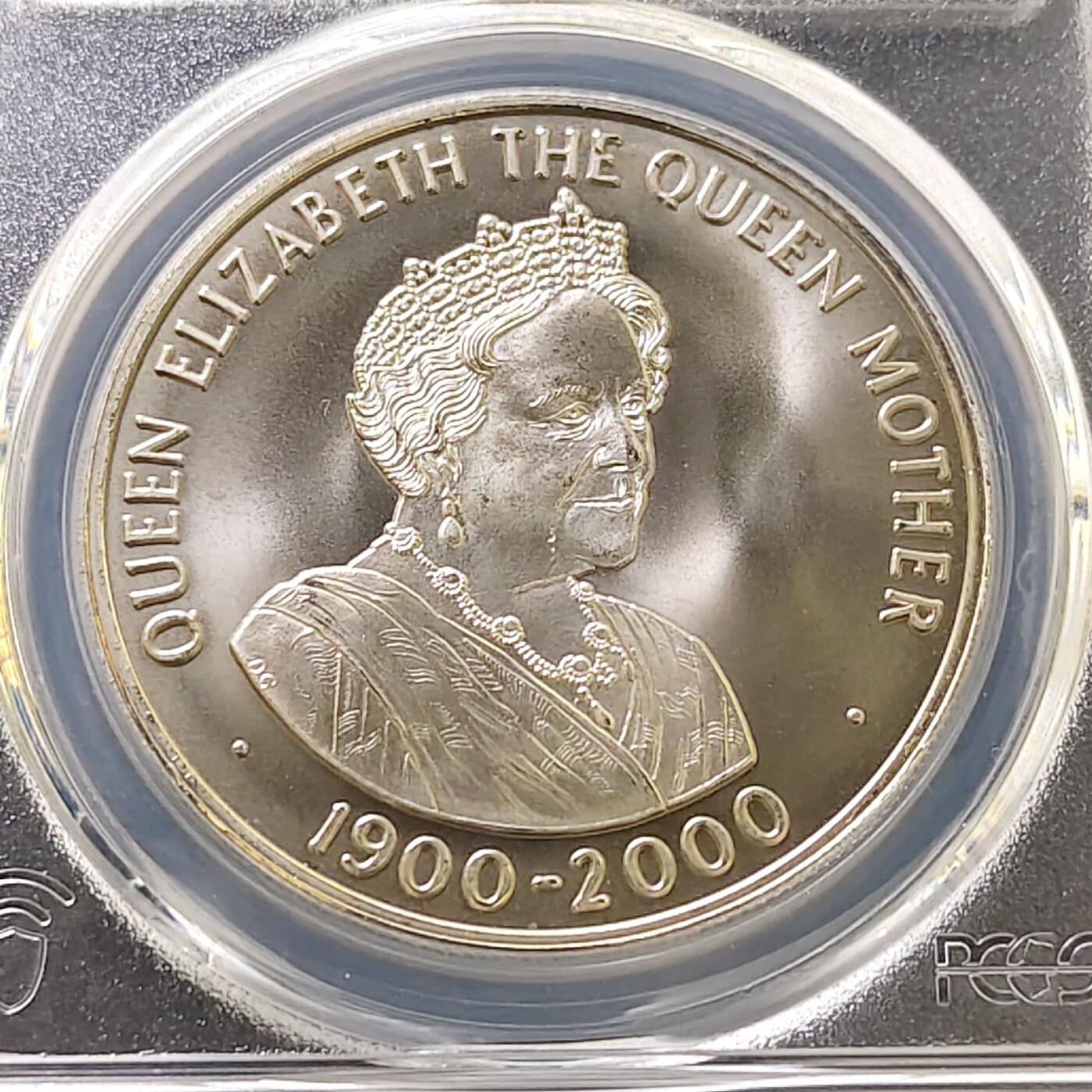 【全场包邮】纯粹捡漏拍487场（免费代拍第24场） 【收藏级·冠军分】圣赫勒拿2000年50便士女王母亲伊丽莎白皇太后诞生100周年克朗型纪念币-PCGS MS67