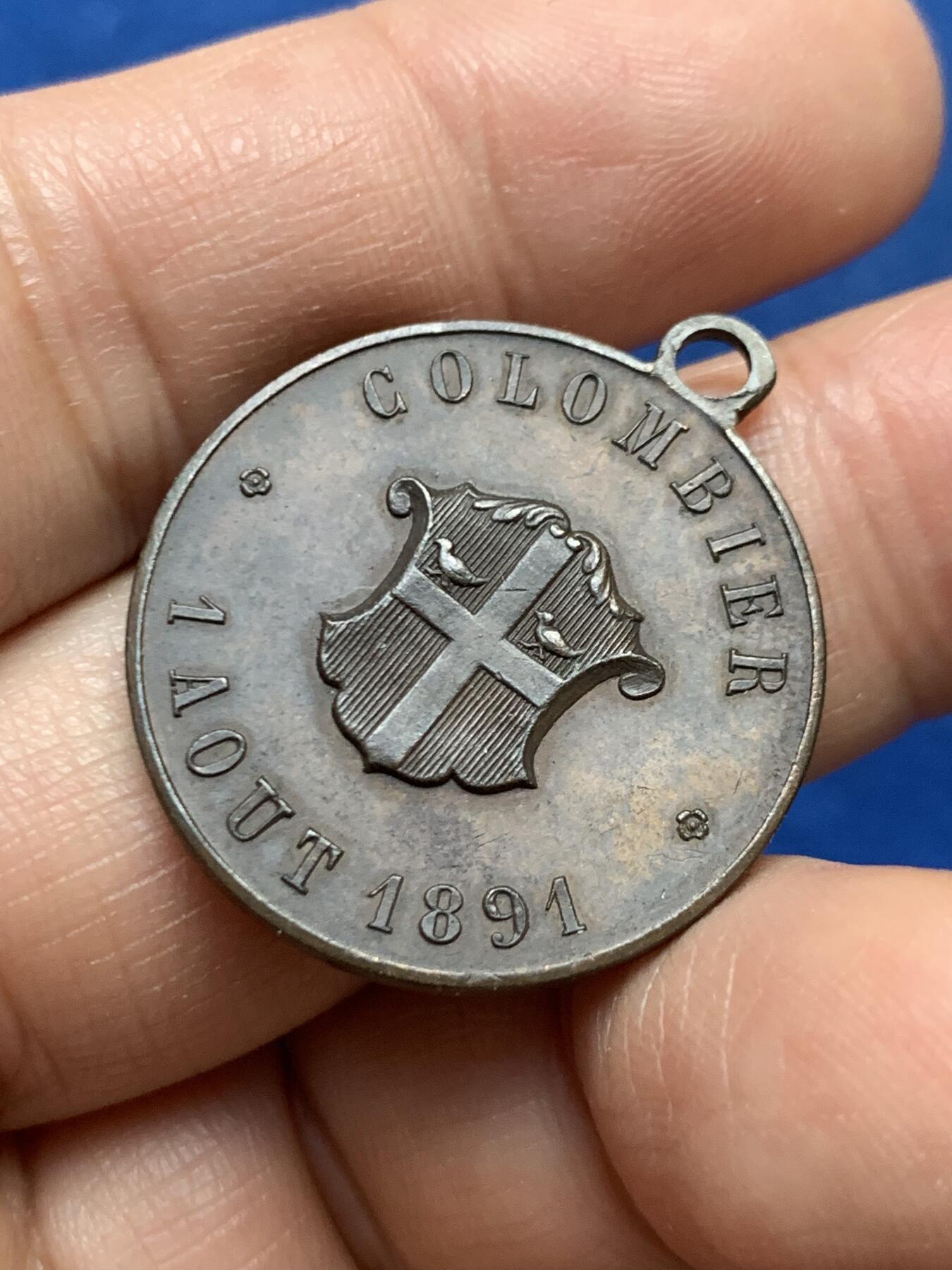 《竞宝斋》第447场 周日，周一，2场连拍 （全场包邮） 瑞士联邦成立600周年纪念章，三位人物形象象征瑞士早期的三个州(乌里、施维茨和下瓦尔登)在1291年结成联盟，共同抵抗外敌，奠定了瑞士联邦的基础。8克 27.1mm