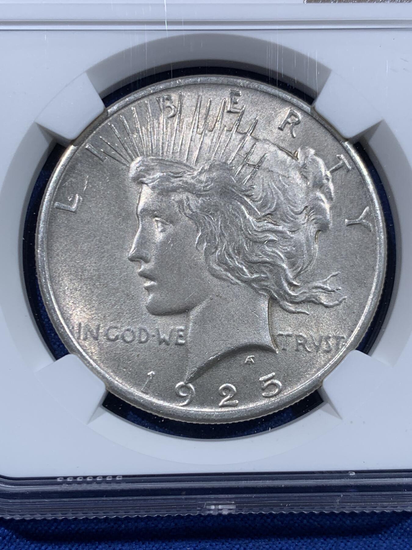 《竞宝斋》第447场 周日，周一，2场连拍 （全场包邮） NGC UNCD 美国1925年和平女神1美元大银币 少见年份 底板状态不错 深打 性价比之选