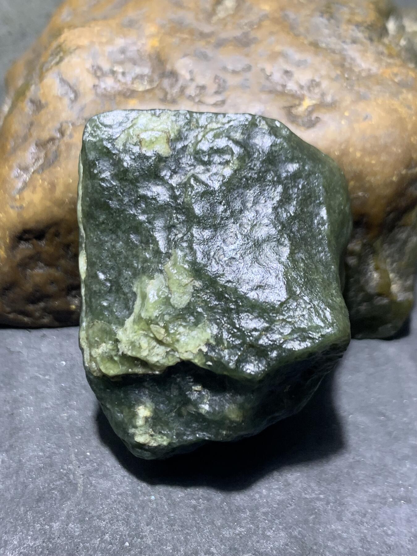 新疆戈壁风化纹和田玉青玉原石一颗