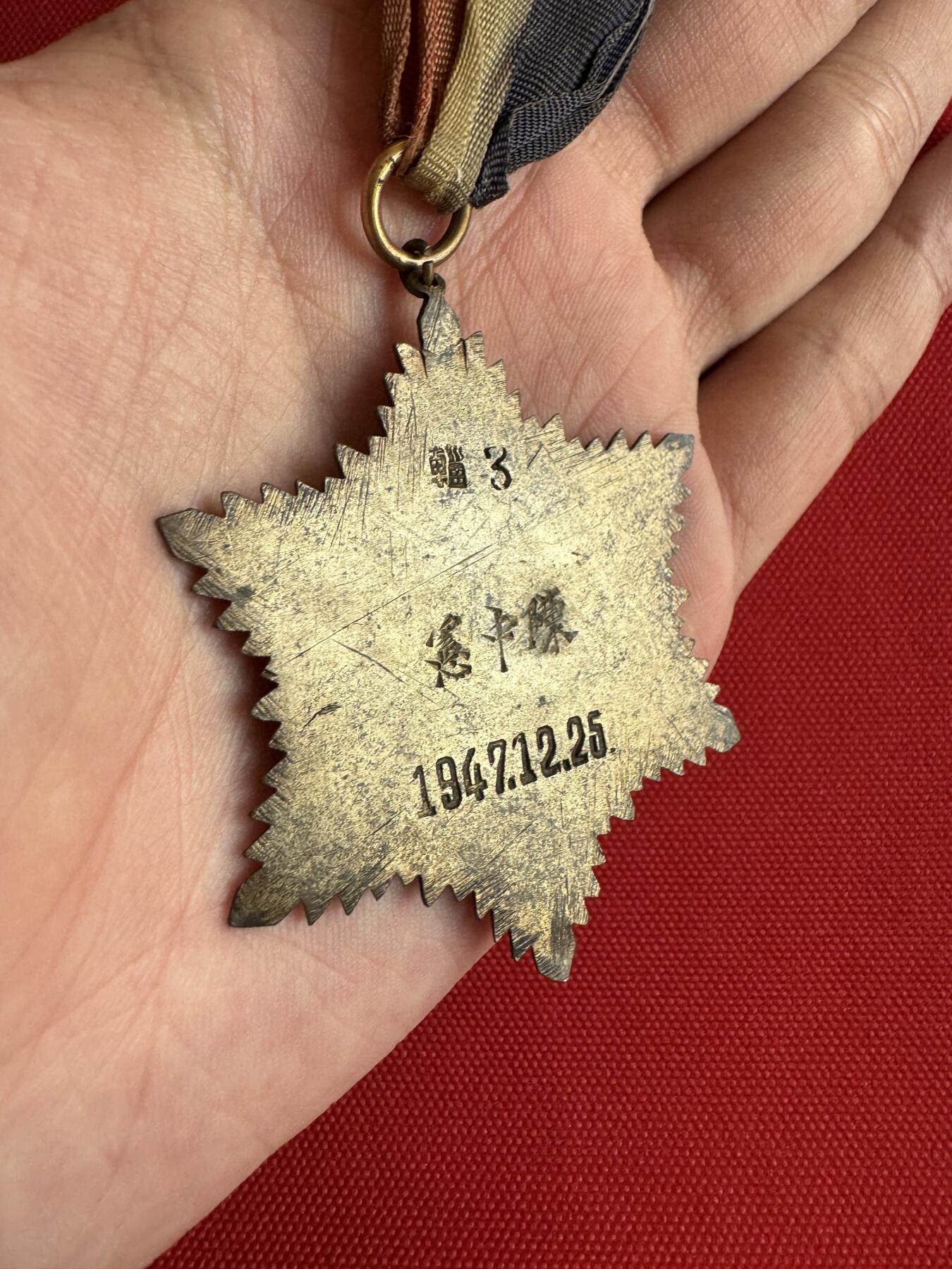 五哥徽章群   14号周日晚上八点4群联拍 铜章