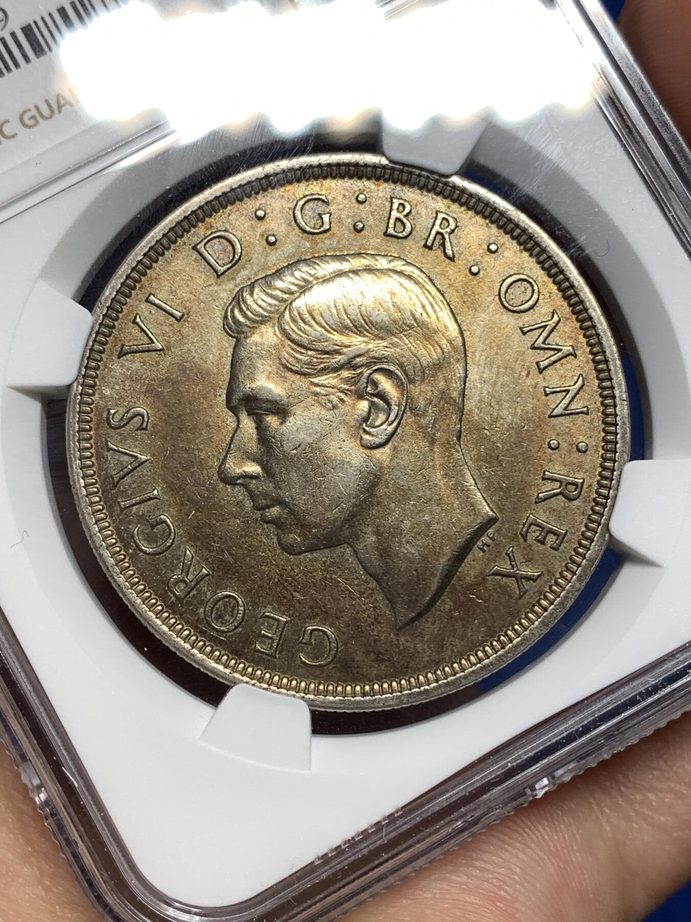 《竞宝斋》第447场 周日，周一，2场连拍 （全场包邮） NGC AU55 英国1937年乔治六世登基1克朗大银币，原味黑彩包浆，比白币更加独特。