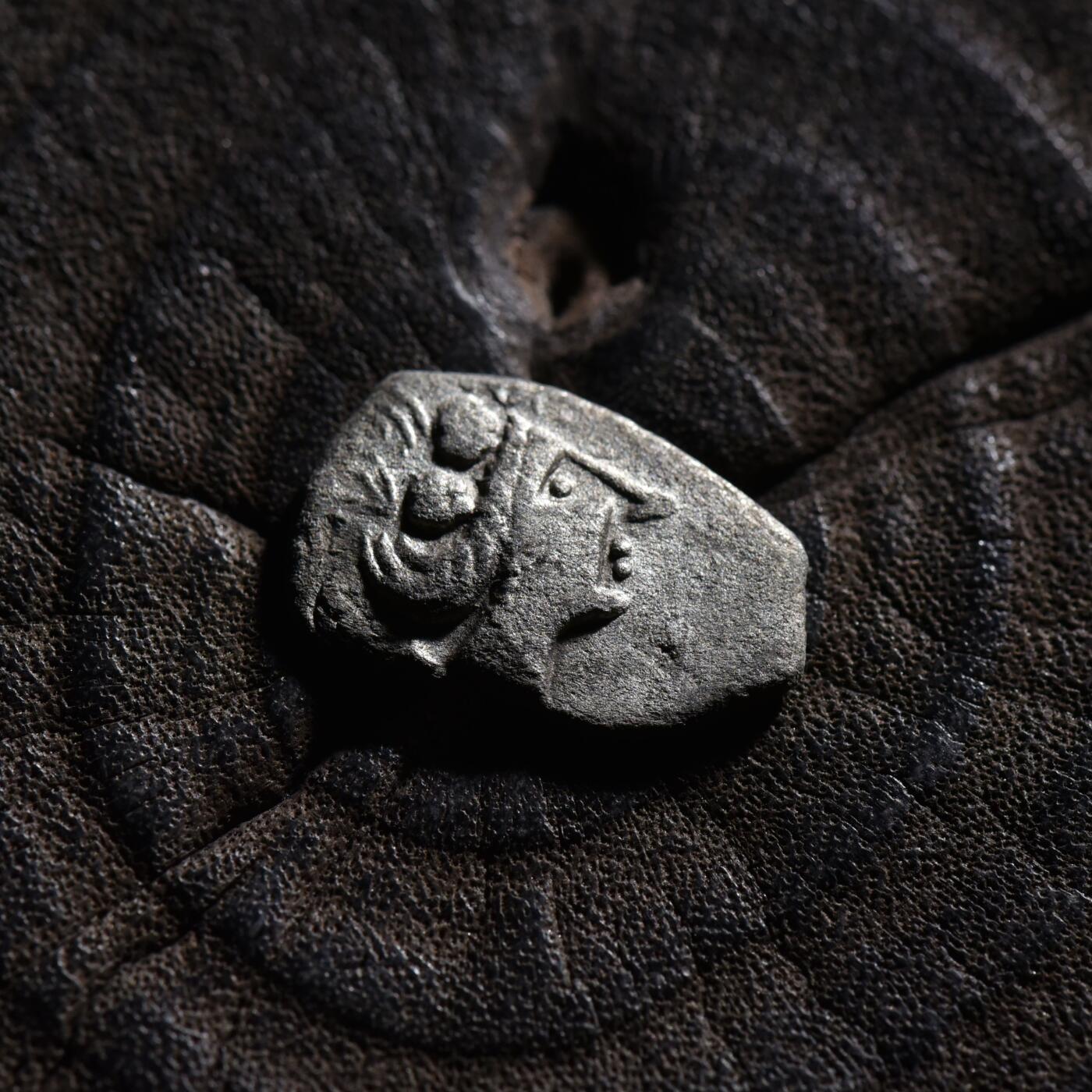 【良泉】【元旦直播场】1月1日晚19.30点开拍！208组西方古代钱币、日本朝鲜花钱 【藏家出品A】古希腊 水泽仙女4奥波银币 正面仙女头像，背面仙女坐在船头，公元前3-前2世纪深打好品，1.37克