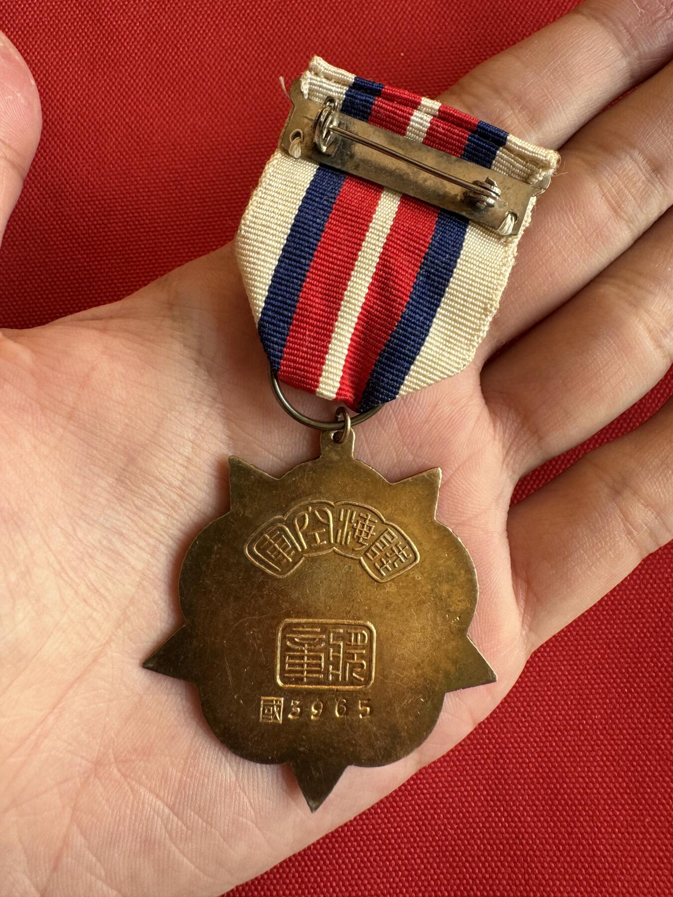 五哥徽章群   14号周日晚上八点4群联拍 银章