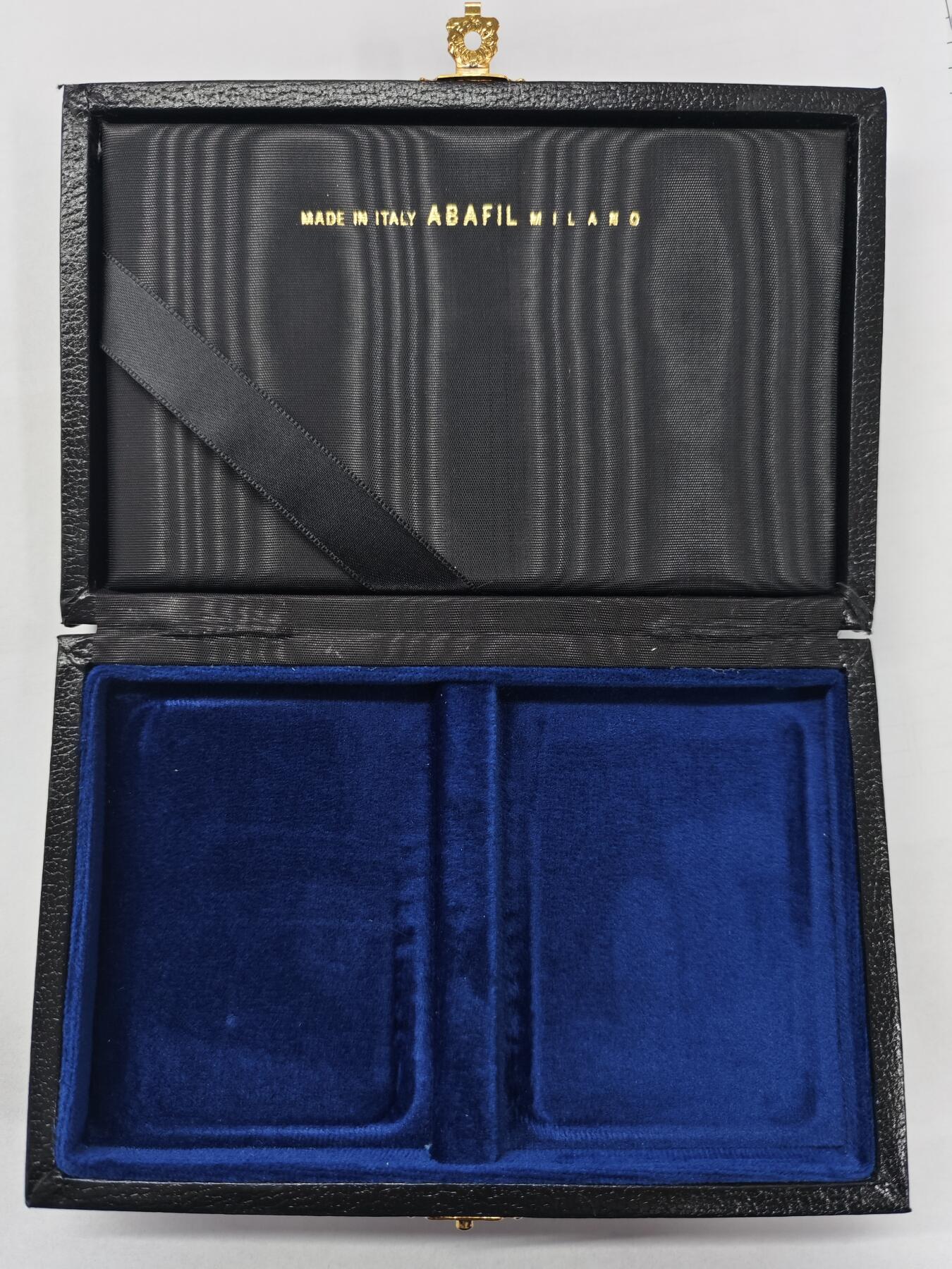 【雨安】【直播拍卖】【世界币章121期-评级币】2025-12-20 周六 19:30 保真 [钱币周边] 意大利Abafil蓝丝绒款顶级钱币收纳盒 (可放置NGC/PCGS评级币两枚)