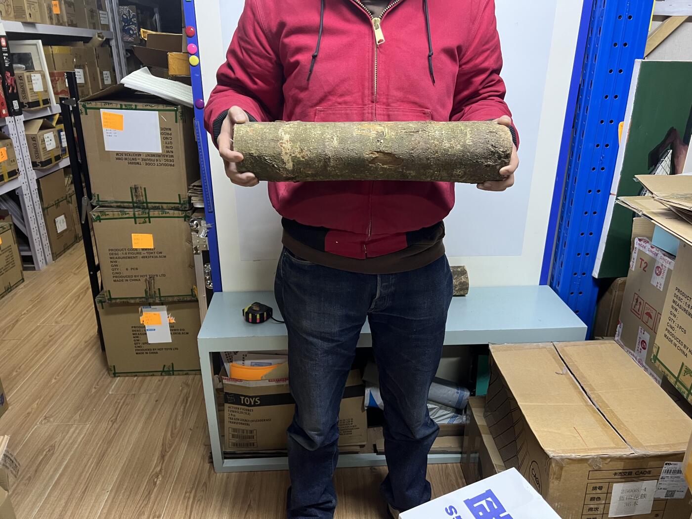 零元拍： D1-4 金丝楠 原木 风水柱 横财（材）带皮， 尺寸：47/12/10.5CM。抛光后金灿灿满香。最后一图为成品效果。如果带点瘤，意味着花纹更漂亮。抛光后金灿灿满香。最后一图为成品效果。