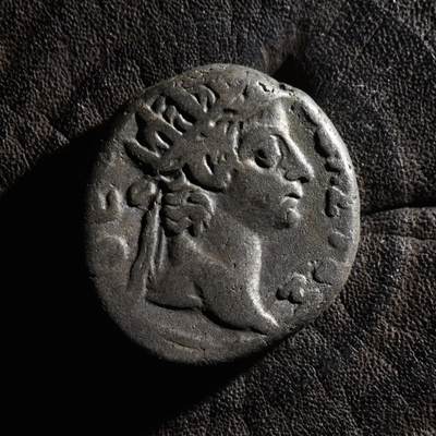 【良泉】【元旦直播场】1月1日晚19.30点开拍！208组西方古代钱币、日本朝鲜花钱 - 【藏家出品B】13.03克，公元 66-67 年，古罗马帝国，埃及行省【暴君 尼禄】少见芒冠版【奥古斯都（屋大维）】头像 四德拉克马银币，亚历山大港造币厂打制