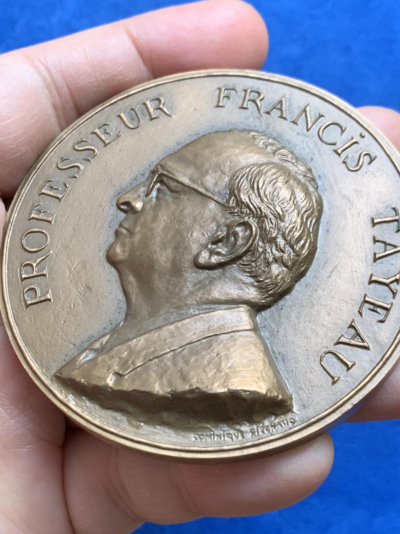 《竞宝斋》第447场 周日，周一，2场连拍 （全场包邮） 法国波尔多大学医学院名人铜章 175.6克 67.5mm 1974 丰饶角铜标 超高浮雕工艺