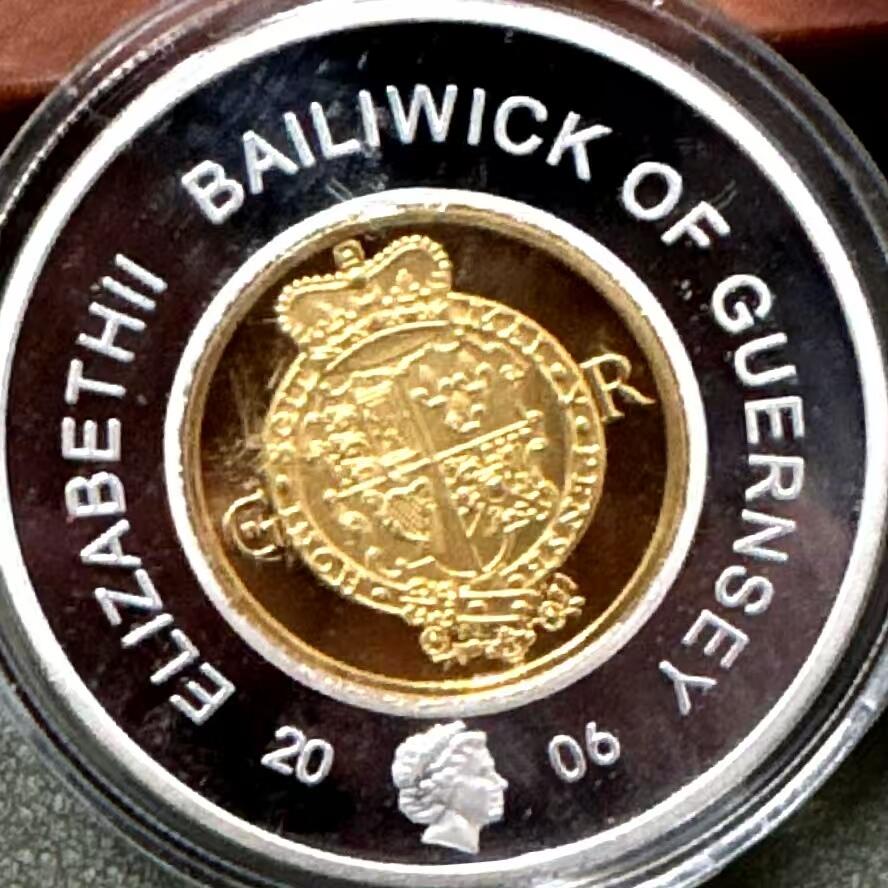 长老汇蛇年精选第八十一场拍卖 根西2006年精制母子币，英国王世系列乔治二世，内币为铜镍币 外币为银币，发行量稀少