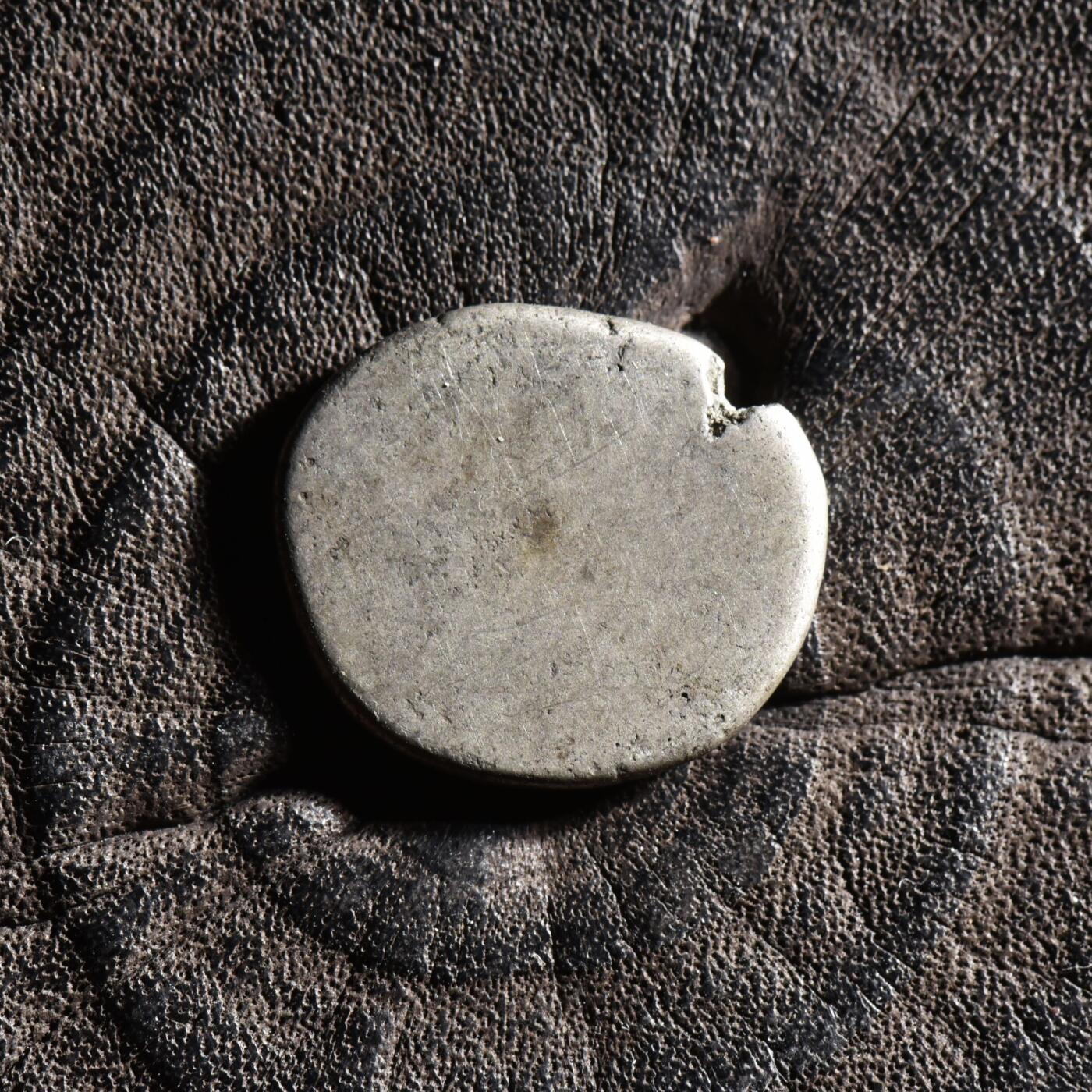 【良泉】【元旦直播场】1月1日晚19.30点开拍！208组西方古代钱币、日本朝鲜花钱 公元前3世纪【古印度】孔雀王朝，【少见】圆形 1卡夏帕银币，3.11克