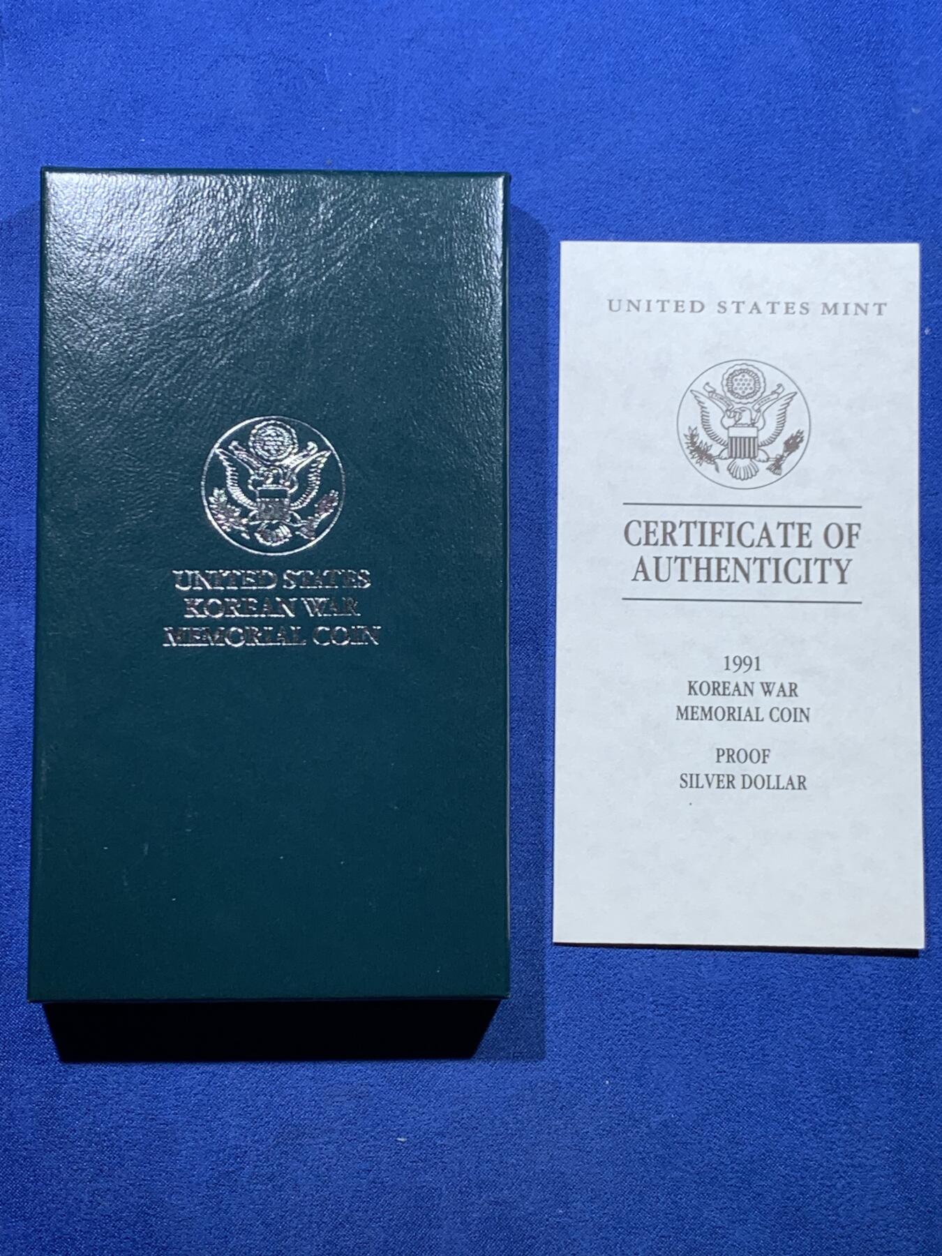 《竞宝斋》第447场 周日，周一，2场连拍 （全场包邮） 美国1991年朝鲜战争终战38周年纪念精制银币 原盒 原证 重26.7克，精制银币 非常见普制银币，正面朝鲜战场上的美国海陆空军 背面朝鲜半岛地图和38线，很有意义