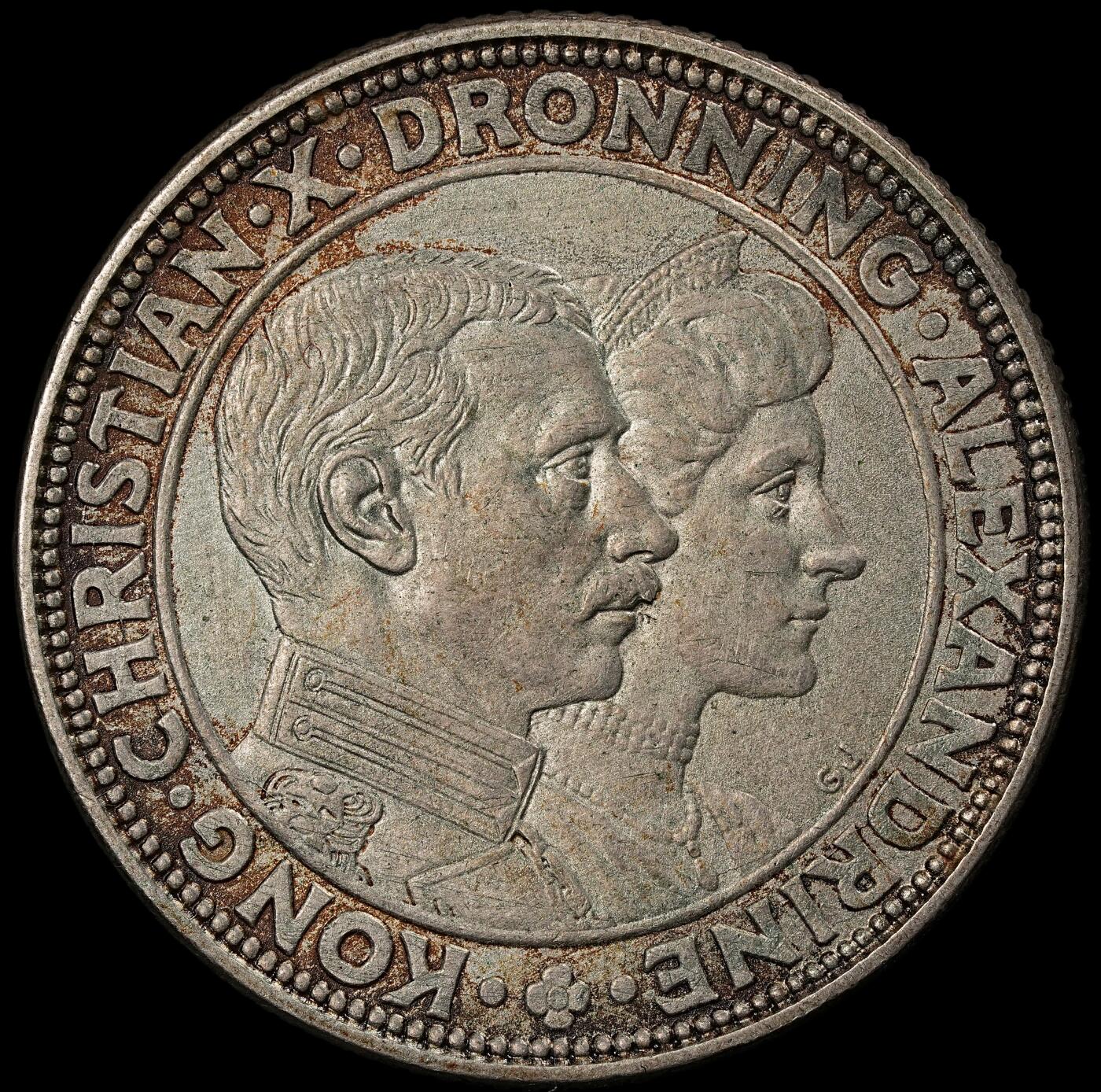 修遠堂世界钱币第九十七期 1923 年丹麦-克里斯蒂安十世与亚历山德拉王后银婚纪念 2 克朗银币 15g，含银80%