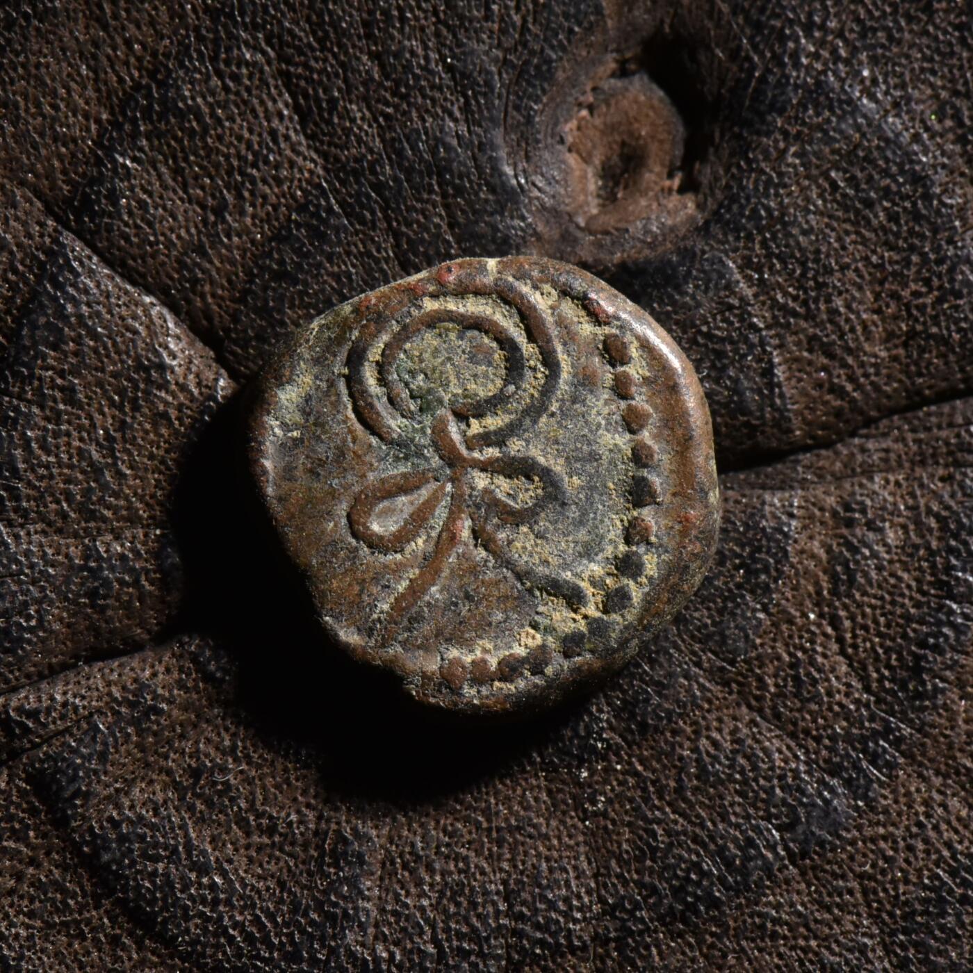 【良泉】【元旦直播场】1月1日晚19.30点开拍！208组西方古代钱币、日本朝鲜花钱  公元1-2世纪【埃兰】弗拉特斯“花环版”铜币，2.96克