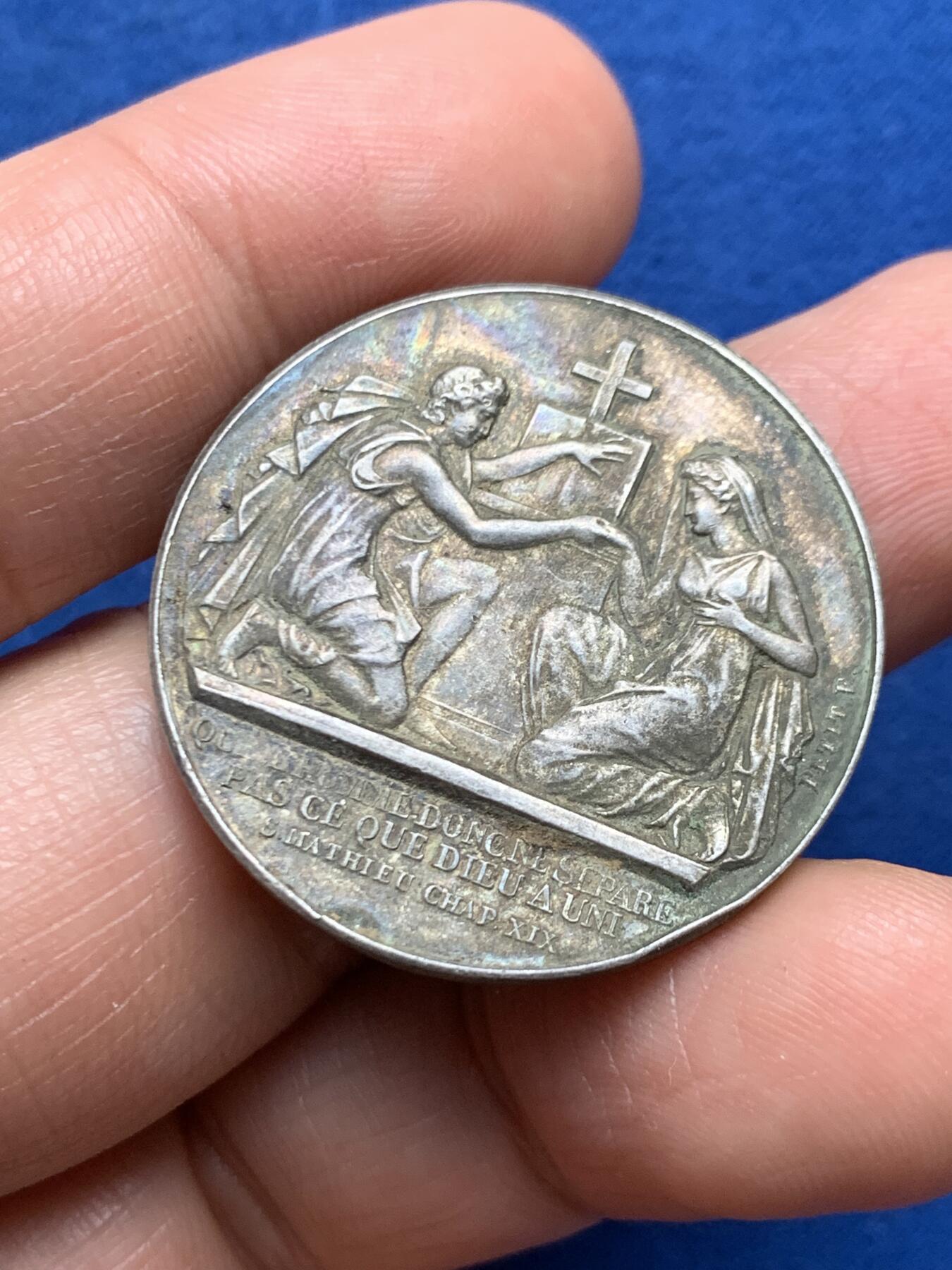 《竞宝斋》第447场 周日，周一，2场连拍 （全场包邮） 法国结婚纪念银章 背面无刻字 13.75克 31.5mm 丰饶角银标 细节见图