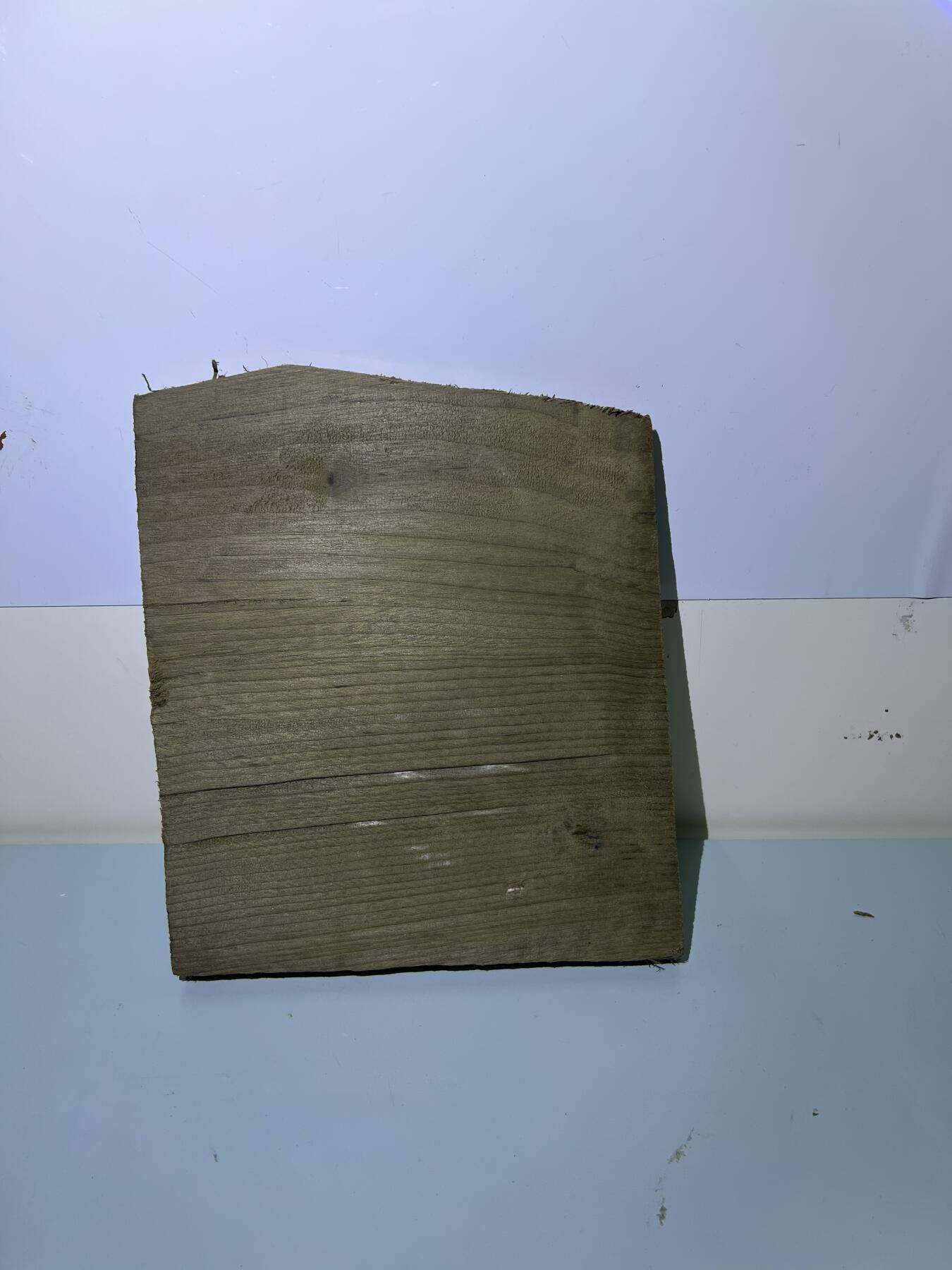 零元拍：B1 金丝楠 牌子料  带皮 满金丝 果香满满 尺寸：22/19.5/4.9/1.8CM。