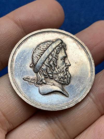 《竞宝斋》第447场 周日，周一，2场连拍 （全场包邮） - 法国巴黎市民医院银章 镜面底板 手指银标边铭 17.8g 35mm