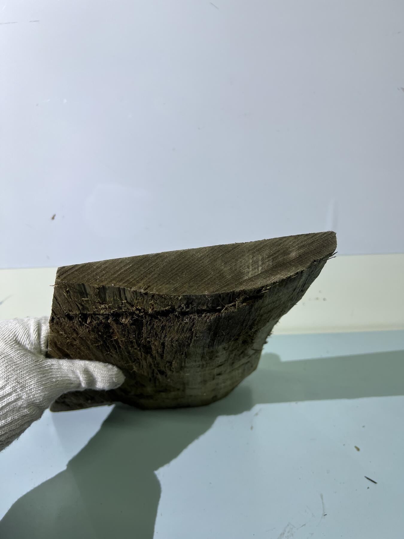 零元拍：B1-3 金丝楠 牌子料  带皮 满金丝 果香满满 尺寸：29/24/17.5/4.6/1CM。