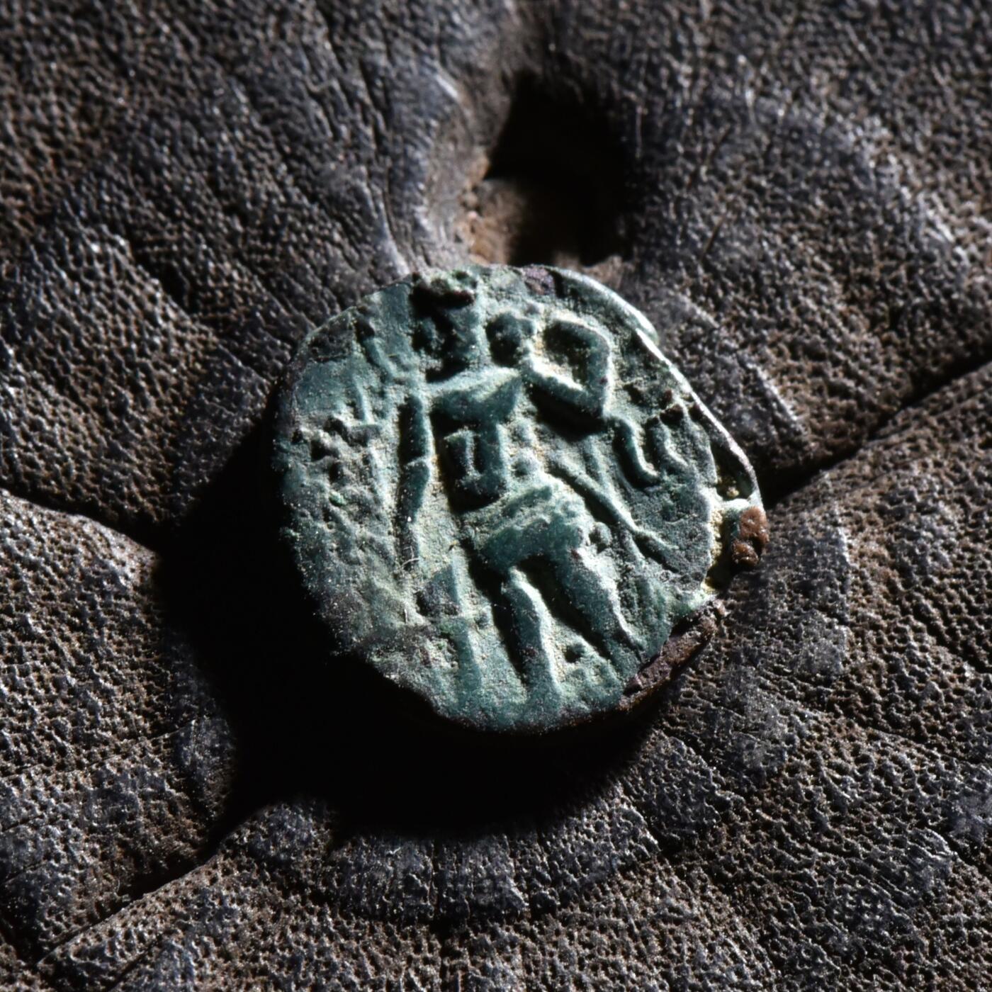 【良泉】【元旦直播场】1月1日晚19.30点开拍！208组西方古代钱币、日本朝鲜花钱 【藏家出品C】公元260-290年，萨珊帝国治下的贵霜沙，卑路斯一世打制铜币，1.58克