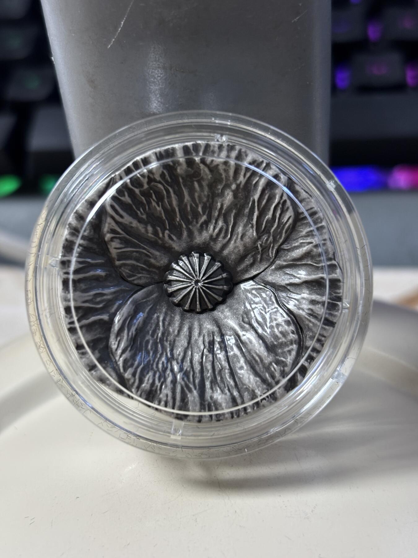 第186期拍卖 加拿大2020年一战国殇日罂粟花形仿古纪念银币，9999银，28.5克，发行7000枚