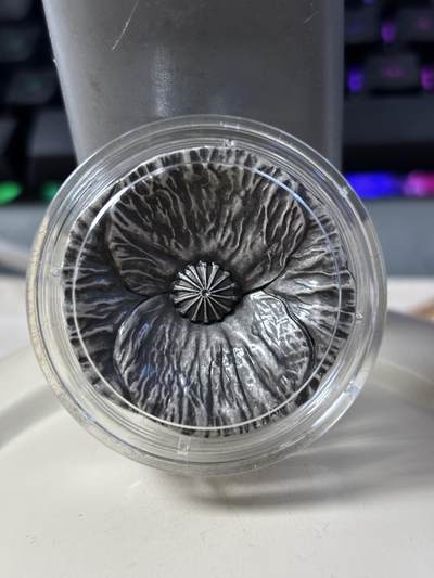 第186期拍卖 - 加拿大2020年一战国殇日罂粟花形仿古纪念银币，9999银，28.5克，发行7000枚