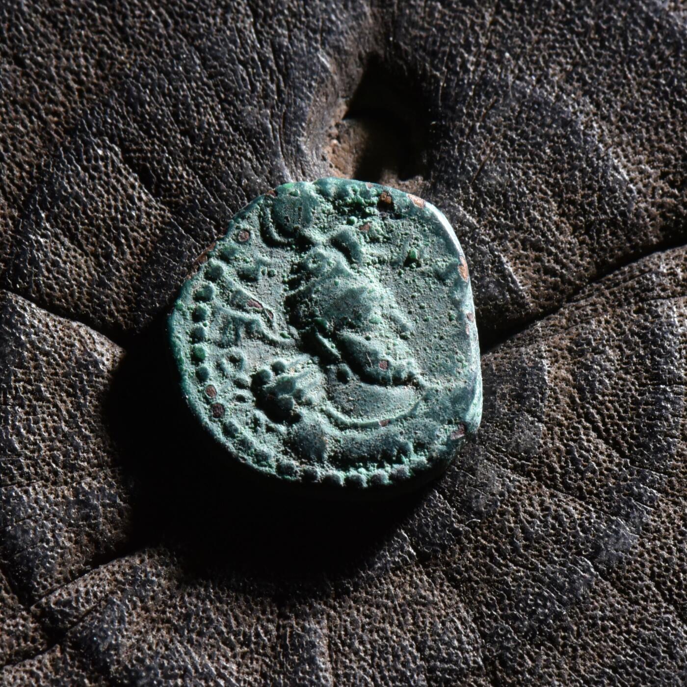 【良泉】【元旦直播场】1月1日晚19.30点开拍！208组西方古代钱币、日本朝鲜花钱 【藏家出品C】公元290-320年，萨珊帝国治下的贵霜沙，霍米兹德一世打制铜币，2.1克