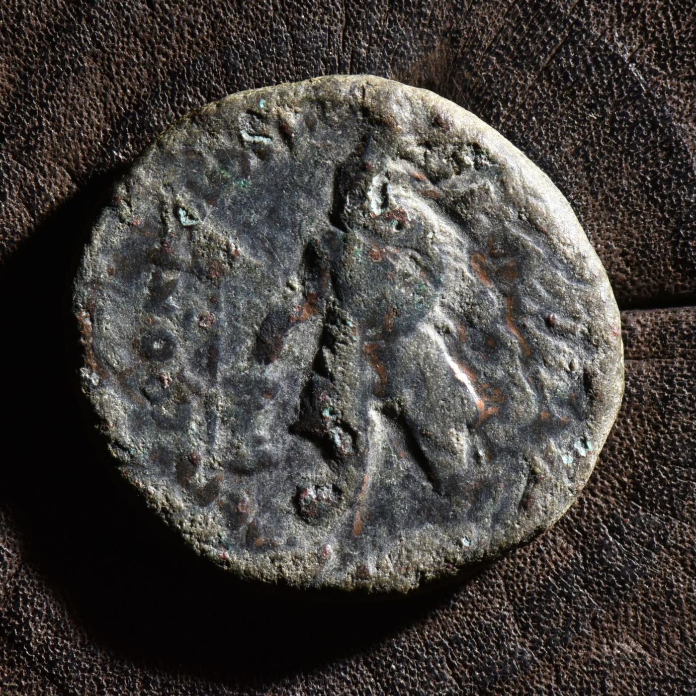 【良泉】【元旦直播场】1月1日晚19.30点开拍！208组西方古代钱币、日本朝鲜花钱 【藏家出品C】公元100-128年，贵霜帝国。威玛·卡迪菲兹，就是中文文献中的阎膏珍，打制四德拉克马大铜币，16.48克