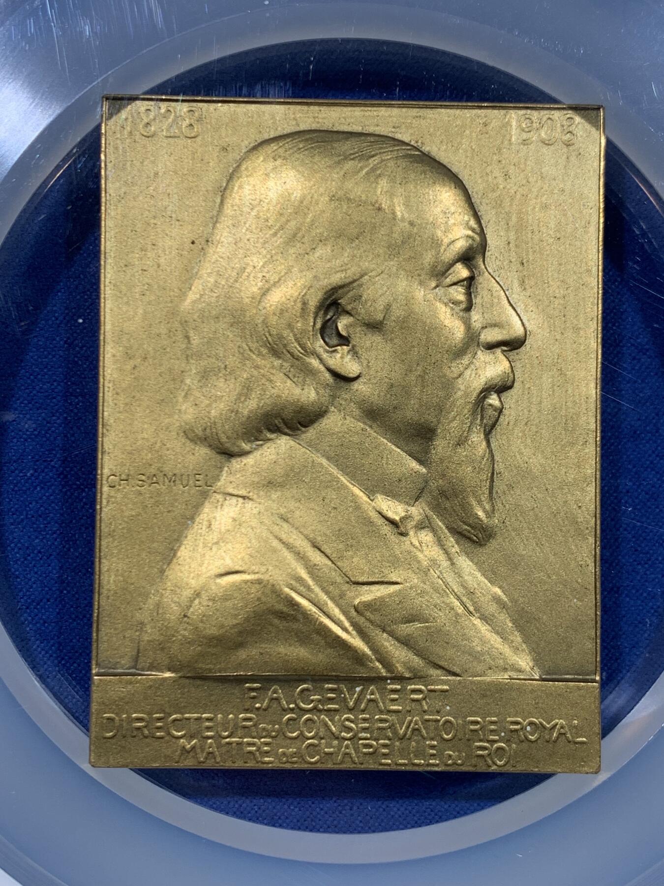 《竞宝斋》第447场 周日，周一，2场连拍 （全场包邮） NGC MS65  超高分 比利时 1908 新艺术镀金大铜章 音乐家奥古斯特·赫法尔特 加大加厚盒。大师SAMUEL作品，百年古董原版，此章发行量稀少，实物精美。加大加厚盒