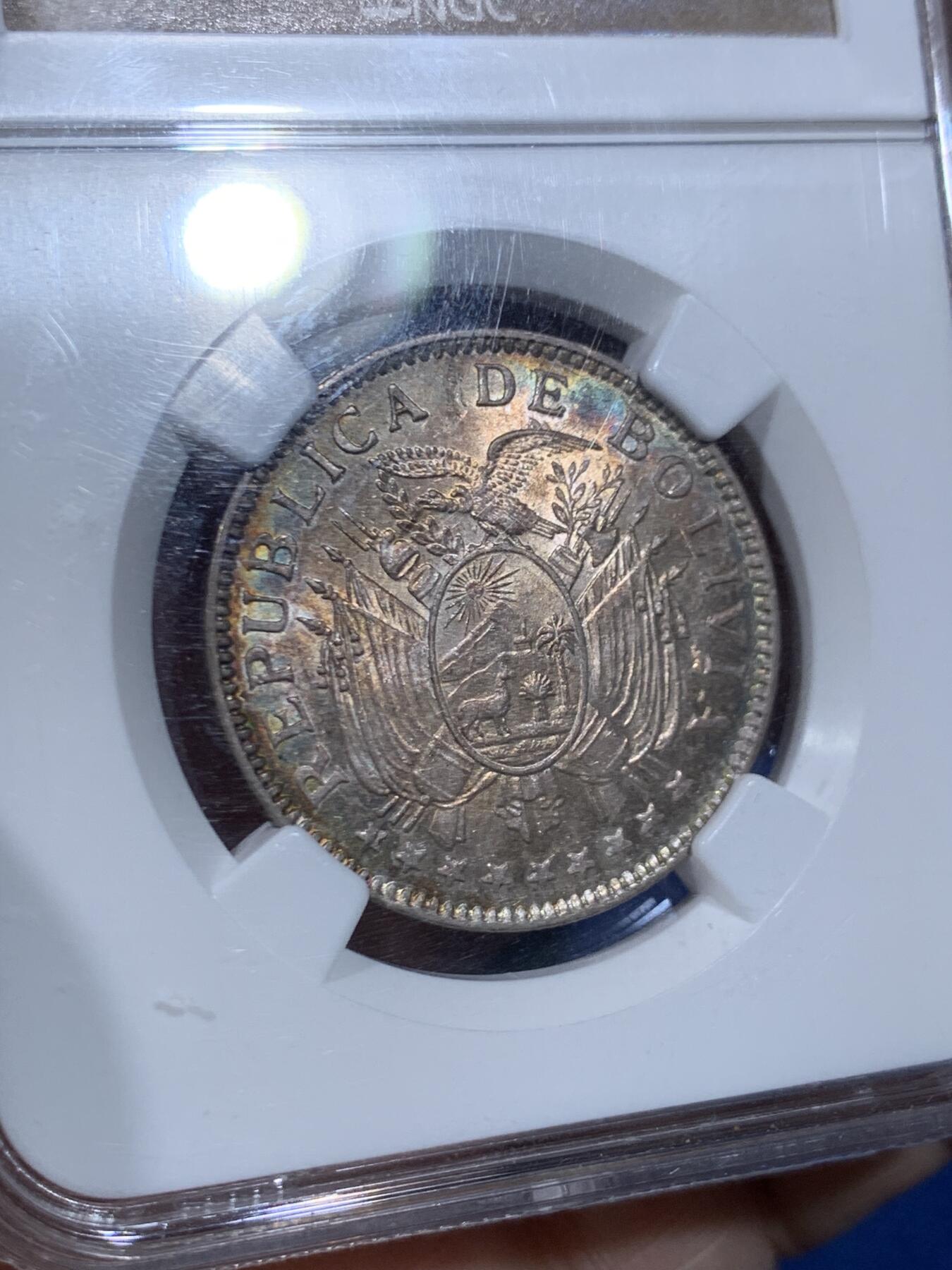 《竞宝斋》第447场 周日，周一，2场连拍 （全场包邮） NGC MS63 玻利维亚 1909年 50分 银币 双面五彩包浆 非常有意思的南美洲设计