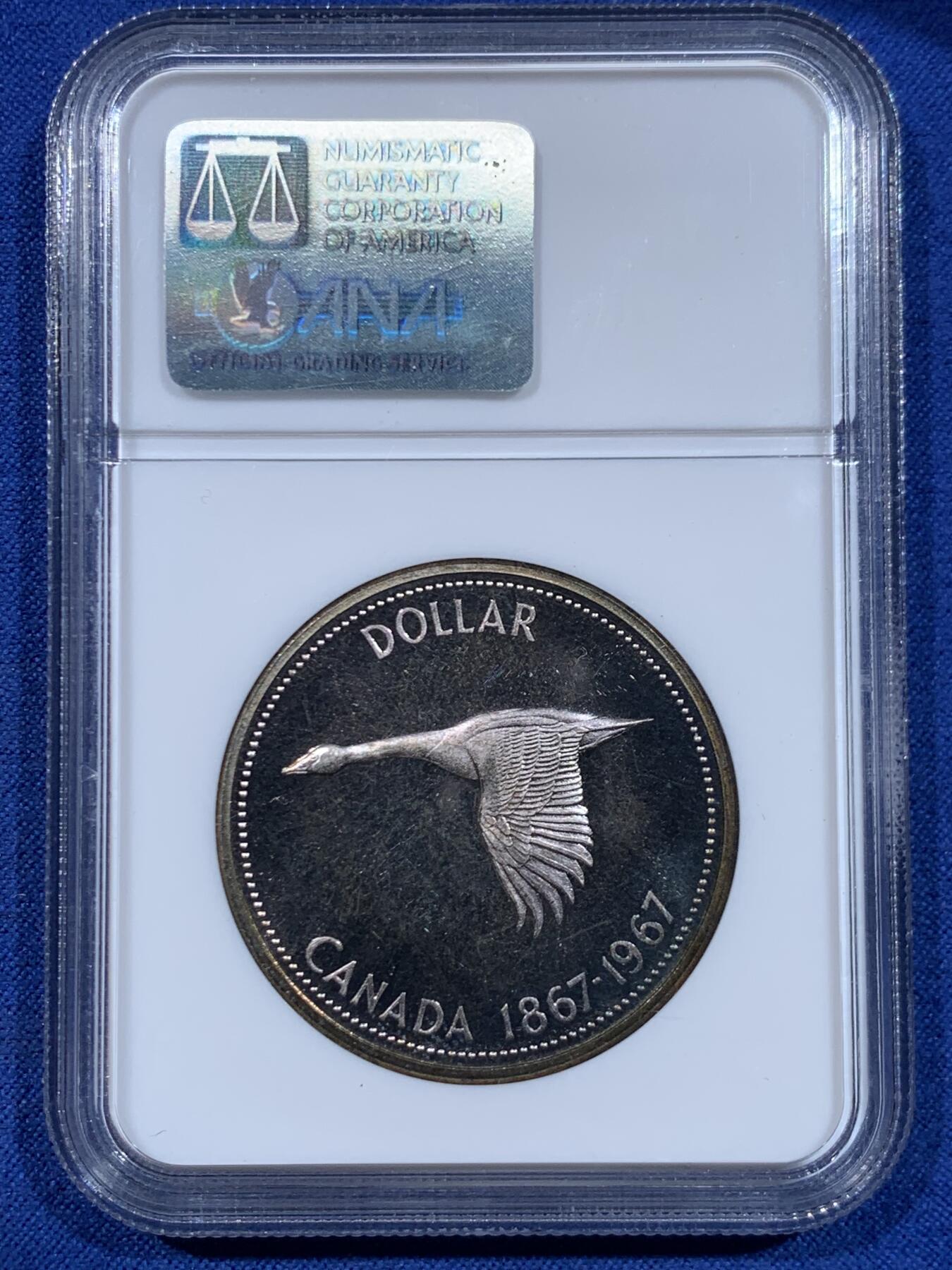 《竞宝斋》第447场 周日，周一，2场连拍 （全场包邮） NGC PF65 加拿大1967年伊丽莎白二世1元大雁银币，正面环彩满天星， NGC老盒子，上手观感更佳