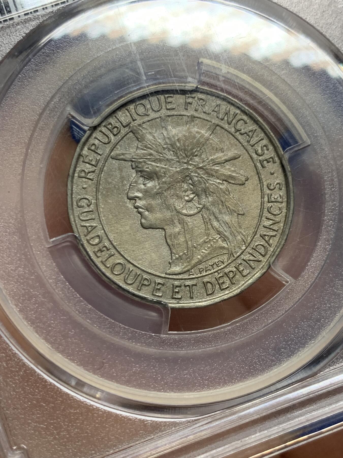 《竞宝斋》第447场 周日，周一，2场连拍 （全场包邮） PCGS AUD 瓜德罗普1921年1法郎，少见法属殖民地品种，经典女神形象，值得拥有。