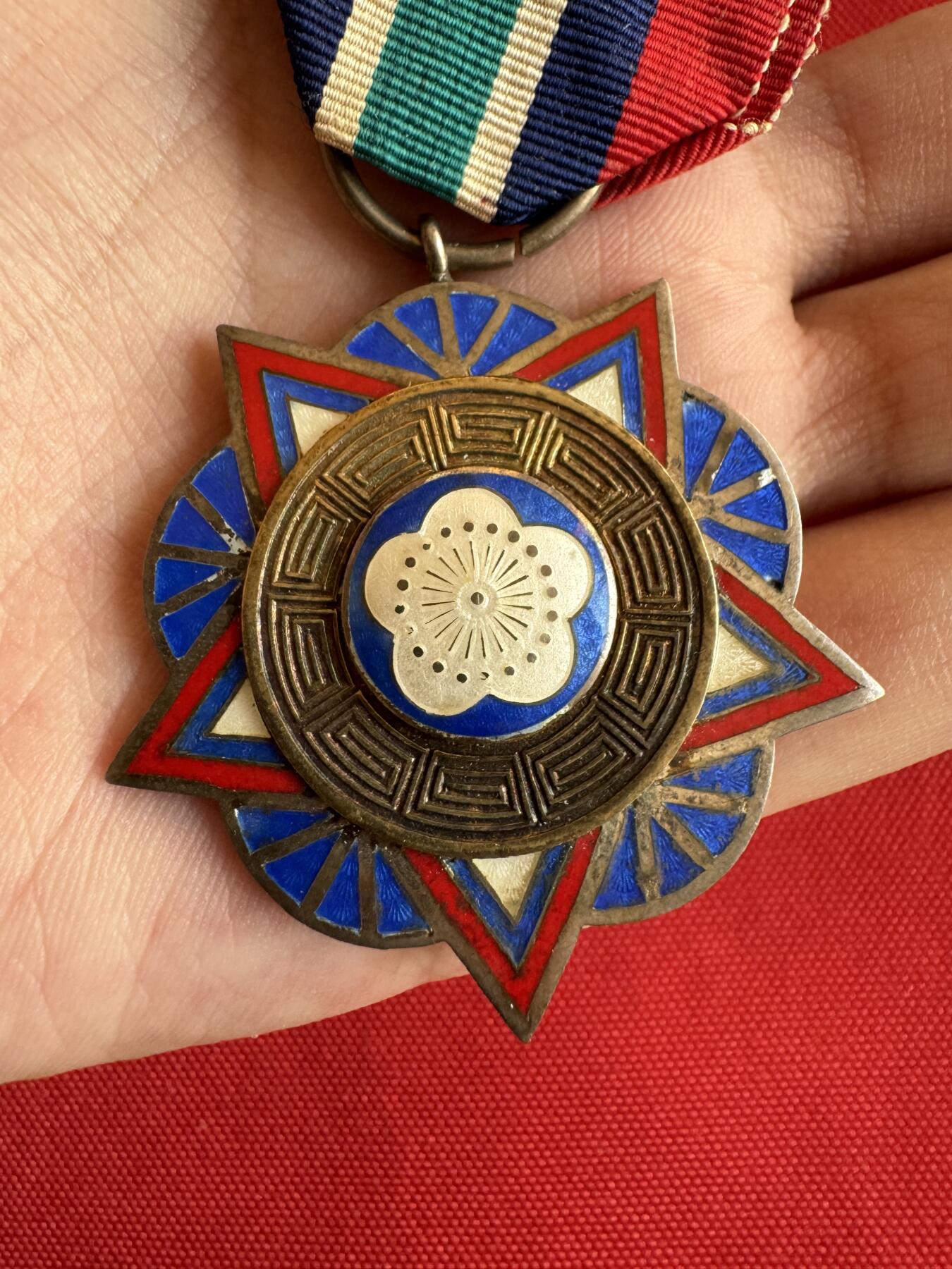 五哥徽章群   14号周日晚上八点4群联拍 银章