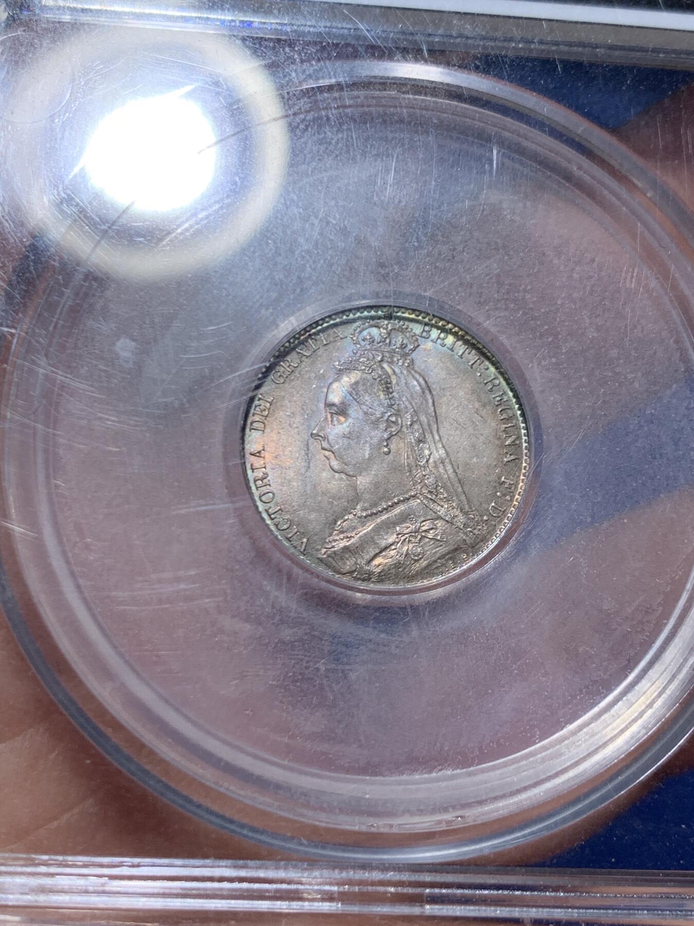 《竞宝斋》第447场 周日，周一，2场连拍 （全场包邮） CGS评级85分（换算N/P盒 约MS64-MS65） 英国 1887年 高冠六便士 英国本土 双面五彩转光