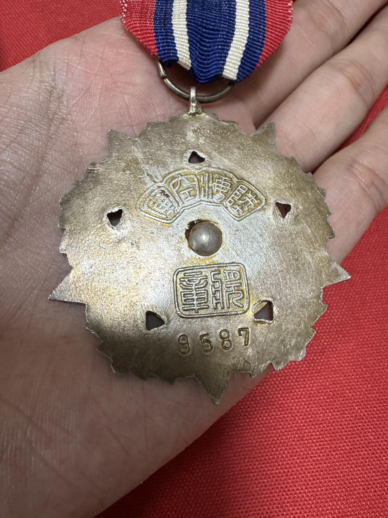 五哥徽章群   14号周日晚上八点4群联拍 银章