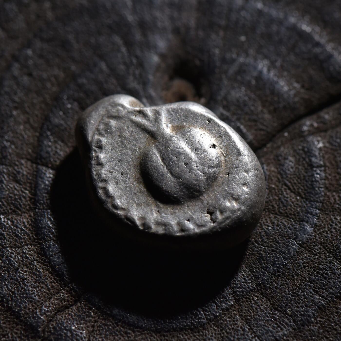 【良泉】【元旦直播场】1月1日晚19.30点开拍！208组西方古代钱币、日本朝鲜花钱 重10.9克。公元前460-410年【古希腊】潘菲利亚 西代城【雅典娜】【石榴】银币