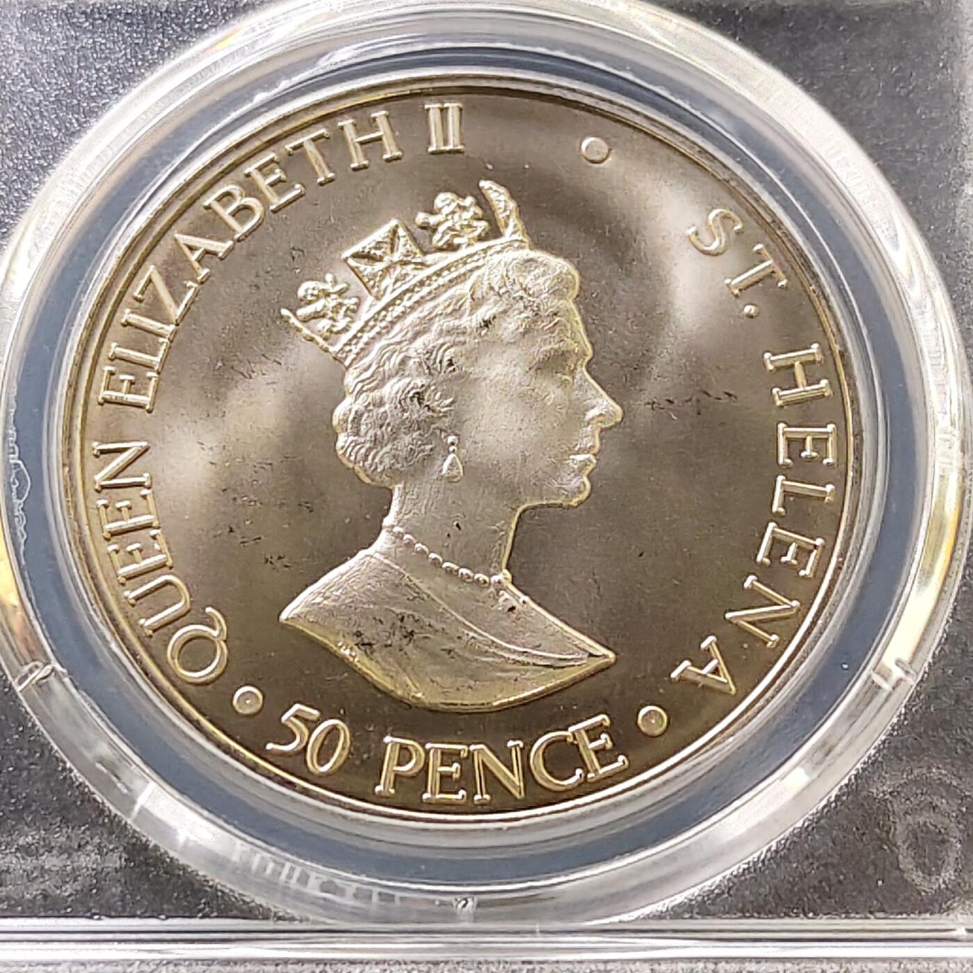 【全场包邮】纯粹捡漏拍487场（免费代拍第24场） 【收藏级·冠军分】圣赫勒拿2000年50便士女王母亲伊丽莎白皇太后诞生100周年克朗型纪念币-PCGS MS67