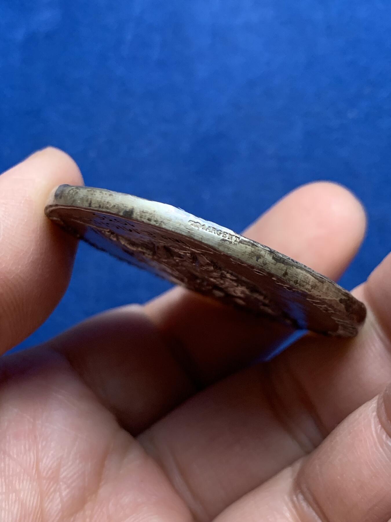 《竞宝斋》第447场 周日，周一，2场连拍 （全场包邮） 法国 玛丽安娜教育银章 43克 44.6mm 丰饶角1银标 少见磨砂雕塑工艺 超高浮雕 背面三个儿童环绕在教师形象玛丽安娜身旁 带原盒