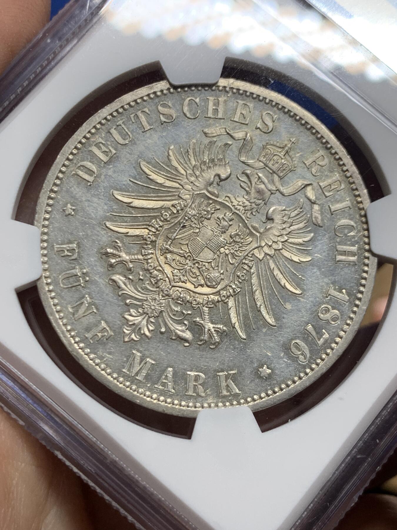 《竞宝斋》第447场 周日，周一，2场连拍 （全场包邮） NGC MS62  德国 1876年B版 普鲁士威廉一世短翅5马克  PL底板 加上淡金的包浆 更为难得