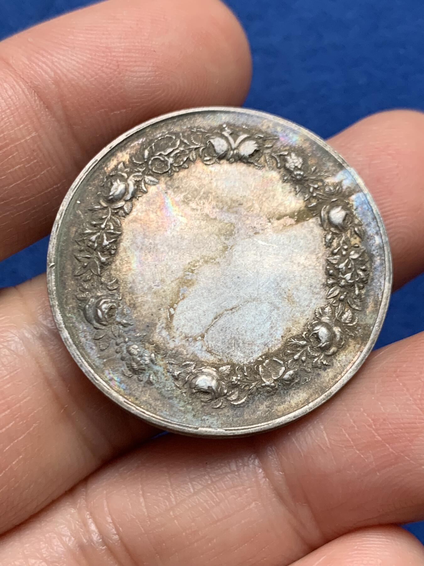 《竞宝斋》第447场 周日，周一，2场连拍 （全场包邮） 法国结婚纪念银章 背面无刻字 13.75克 31.5mm 丰饶角银标 细节见图