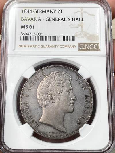 万国钱币拍卖第057期（万国冬季大拍） - NGC MS61 1844年德国巴伐利亚路德维希一世统帅堂历史2泰勒 淡青灰色环彩包浆极美 为庆祝统帅堂在慕尼黑落成而发行了此枚历史2T加以纪念 统帅堂造型模仿弗洛伦萨佣兵长廊 为了纪念巴伐利亚的统帅和怀念君主时代的辉煌胜利而建 如今是慕尼黑标志建筑
