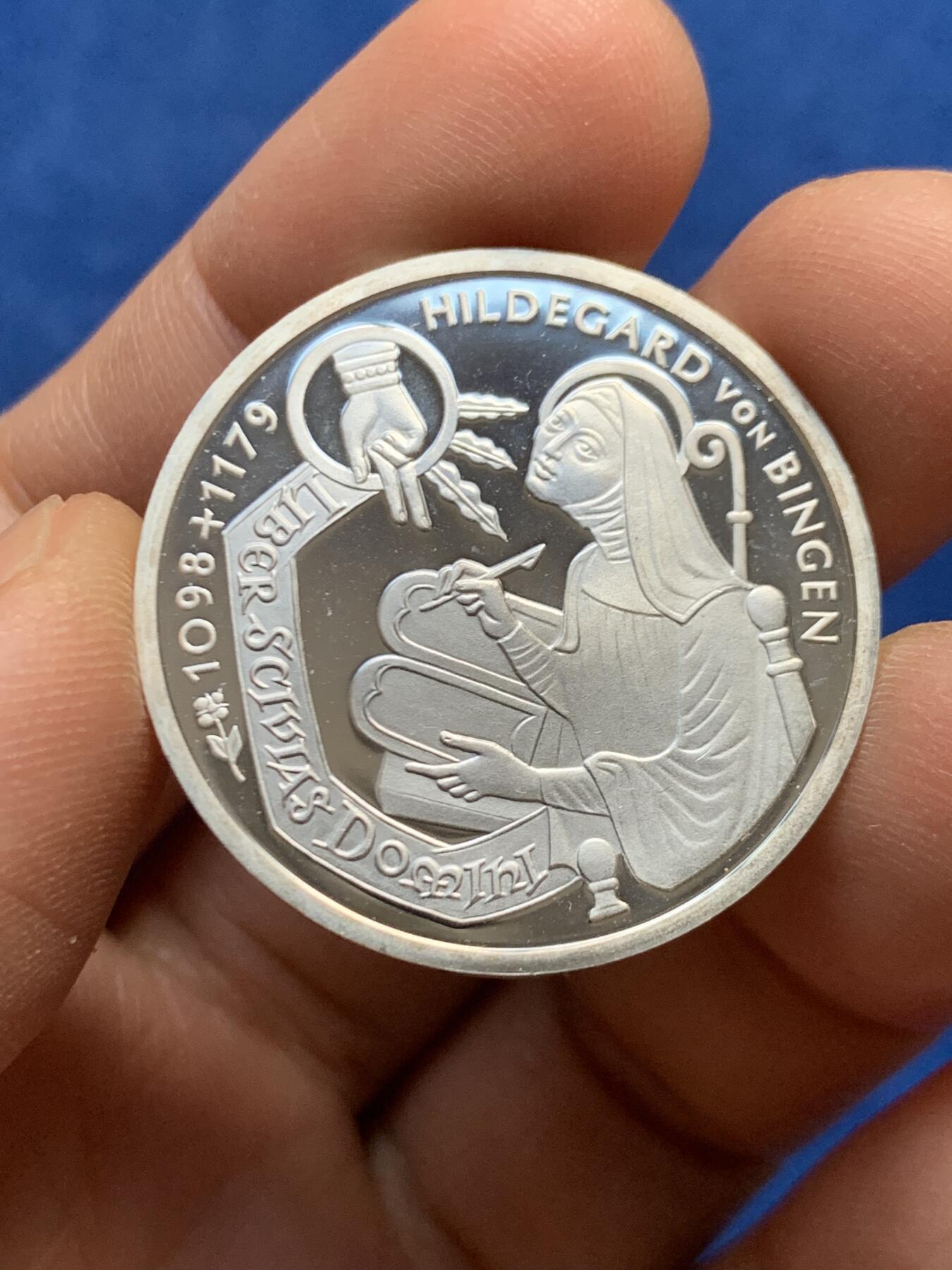 《竞宝斋》第447场 周日，周一，2场连拍 （全场包邮） 德国1998年女音乐家“希德嘉·冯宾根”诞辰900年10马克精制银币（15.5克 925银）