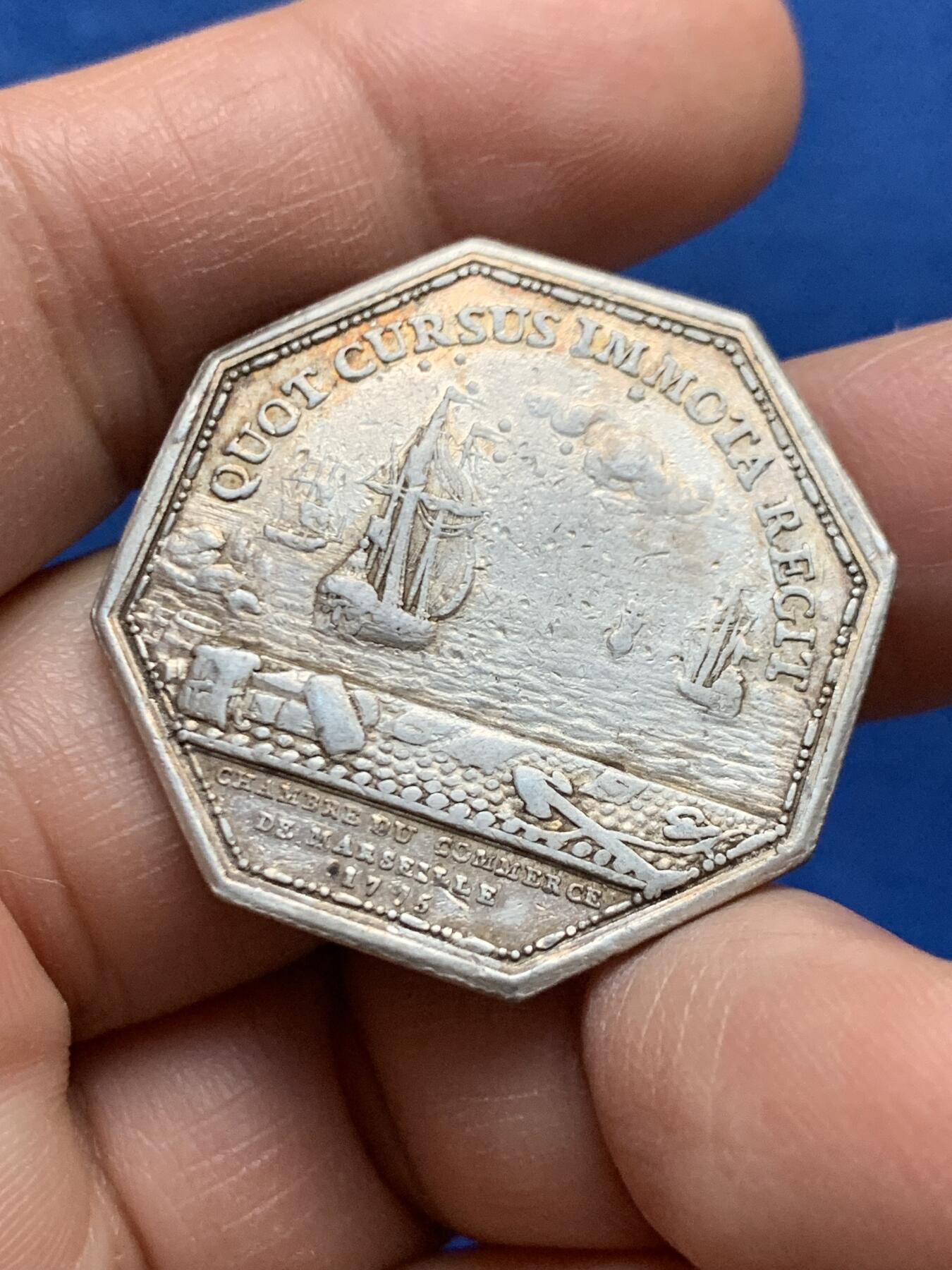 《竞宝斋》第447场 周日，周一，2场连拍 （全场包邮） 法国1775年路易十六马赛港口景观八角银章，原铸无边铭，早期八角少见，33.3mm，16.85克