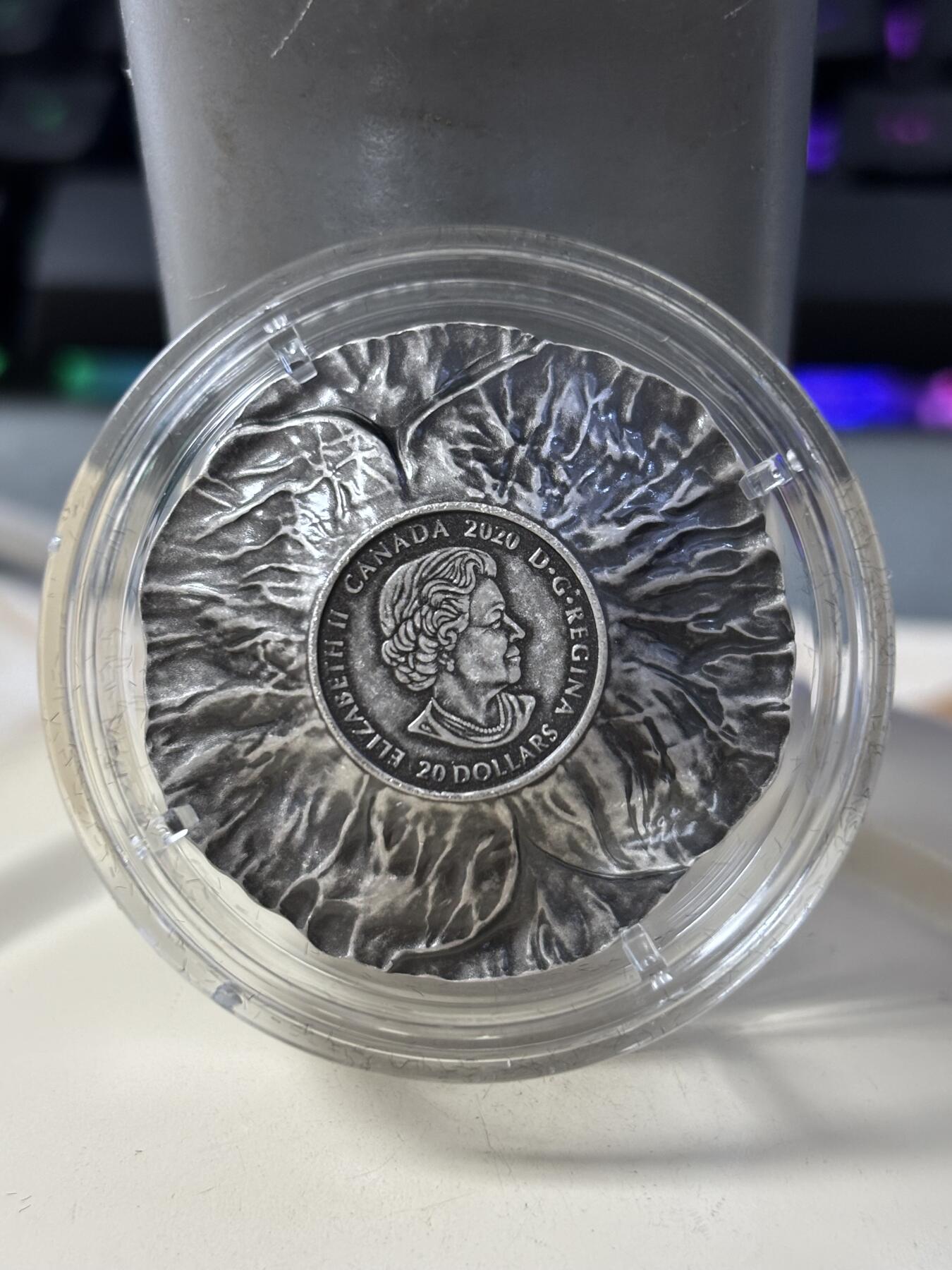 第186期拍卖 加拿大2020年一战国殇日罂粟花形仿古纪念银币，9999银，28.5克，发行7000枚