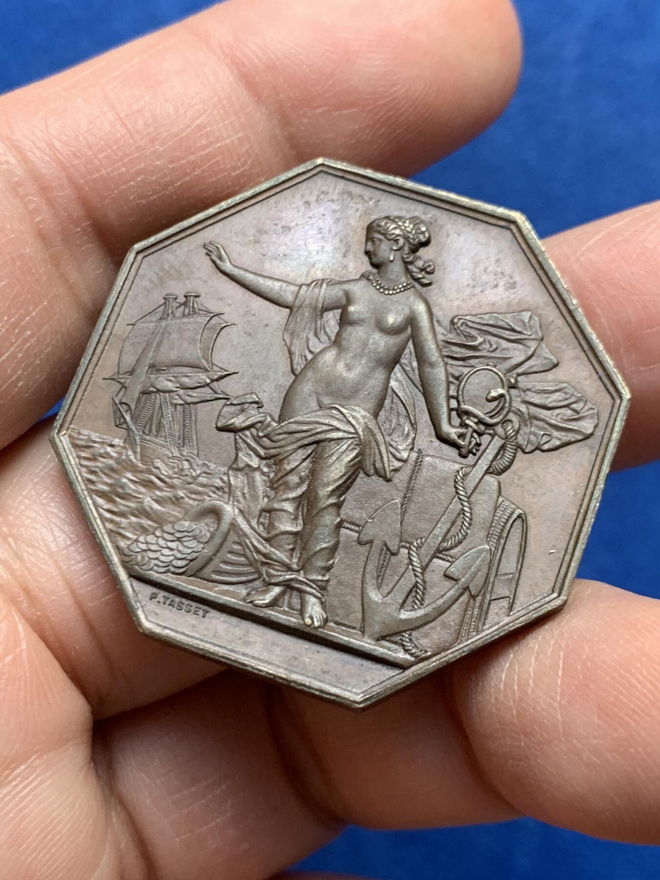 《竞宝斋》第447场 周日，周一，2场连拍 （全场包邮） 法国1869预见女神铜质八角，36.1MM，22.35克，蜜蜂cuivre边铭，较为稀少状态好