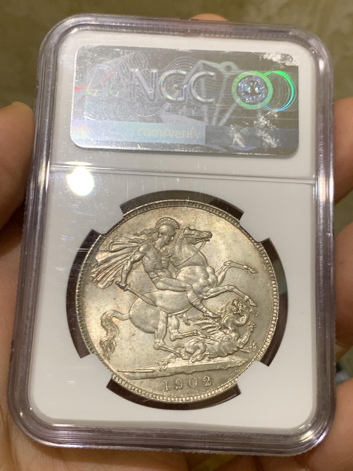 《竞宝斋》第447场 周日，周一，2场连拍 （全场包邮） NGC MS63+ 英国 1902年 爱德华七世 克朗 马剑银币 双面老包浆 打制深俊