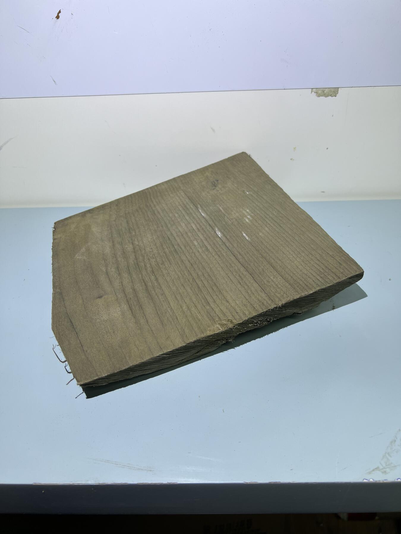 零元拍：B1 金丝楠 牌子料  带皮 满金丝 果香满满 尺寸：22/19.5/4.9/1.8CM。