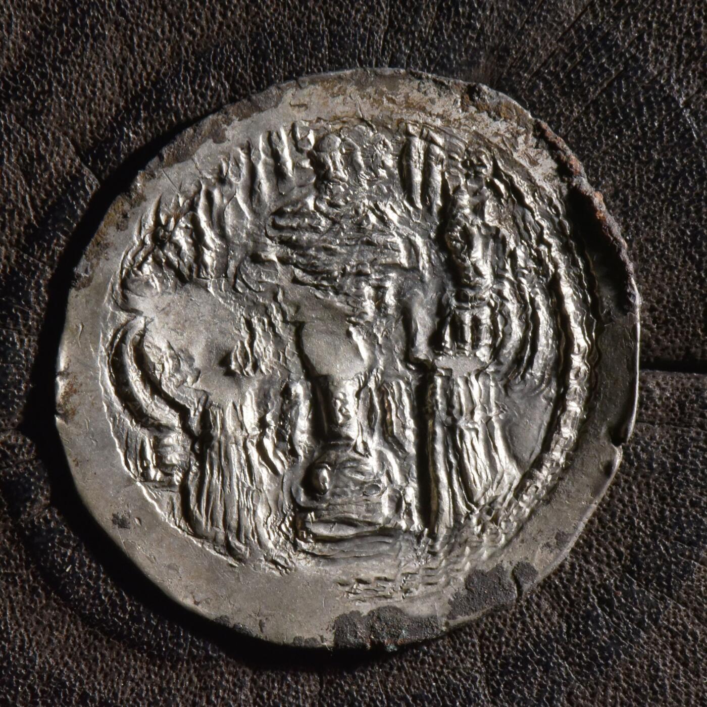 【良泉】【元旦直播场】1月1日晚19.30点开拍！208组西方古代钱币、日本朝鲜花钱 【极美品】【宽胚 喀布尔造币厂版】公元309-379年【波斯帝国】萨珊王朝，沙普尔二世，一德拉克马银币，3.92克