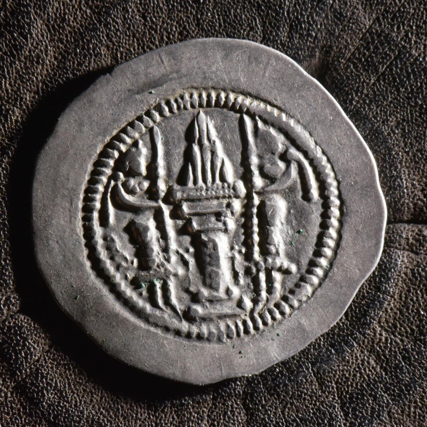 【良泉】【元旦直播场】1月1日晚19.30点开拍！208组西方古代钱币、日本朝鲜花钱 【极美品】公元438-457年【波斯帝国】萨珊王朝，耶兹格德二世 一德拉克马银币，4.08克