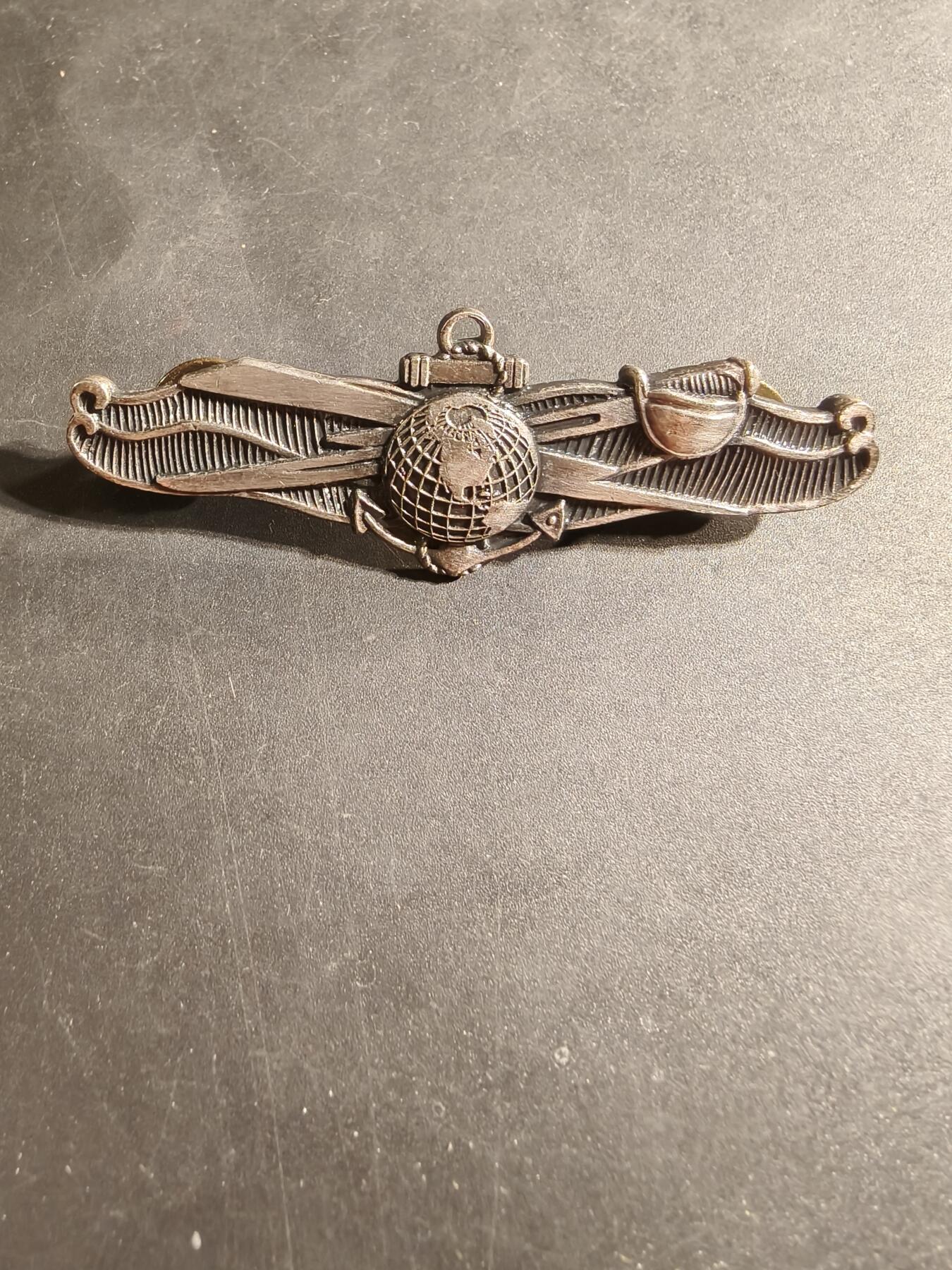 老王徽章第169期 美国海军士兵信息优势战证章      带厂标