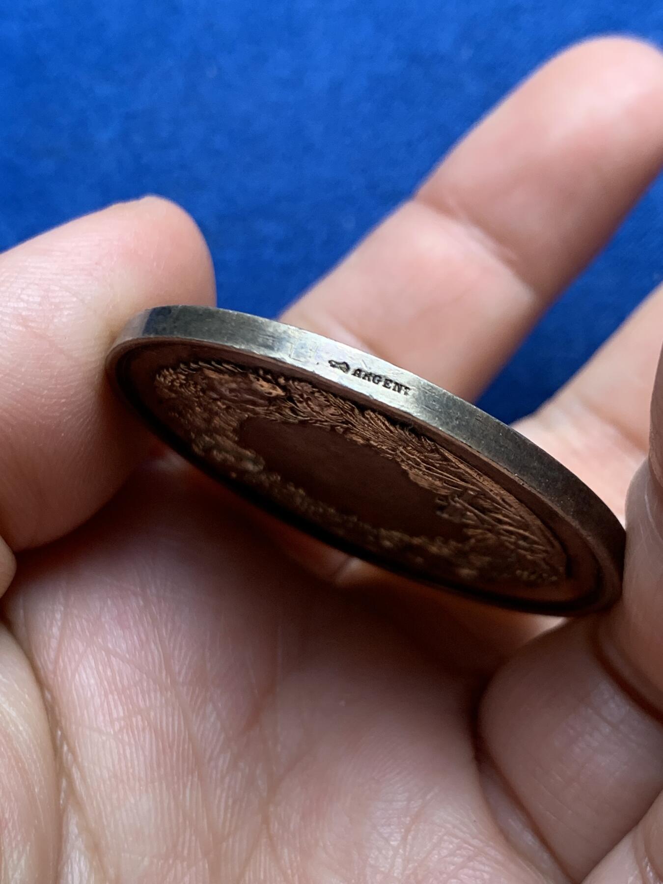 《竞宝斋》第447场 周日，周一，2场连拍 （全场包邮） 法国罗佐农业协会纪念银章，是1888年在塞纳-马恩省库洛米耶地区举办的农业竞赛，丰饶角银标，33.29克，41.9mm，950银。